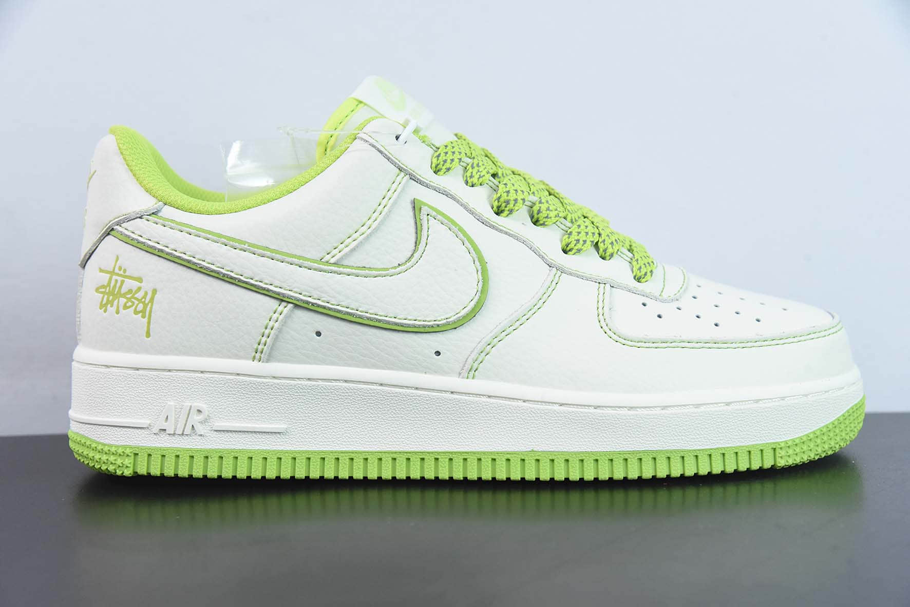 耐克Nike Stussyx Nike Air Force 1 Low斯图西联名白绿反光空军一号低帮休闲板鞋纯原版本 货号：UN1635-888