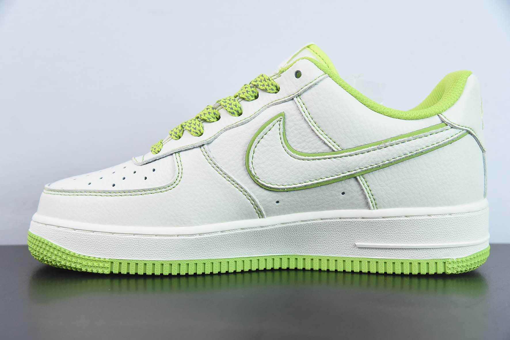 耐克Nike Stussyx Nike Air Force 1 Low斯图西联名白绿反光空军一号低帮休闲板鞋纯原版本 货号：UN1635-888