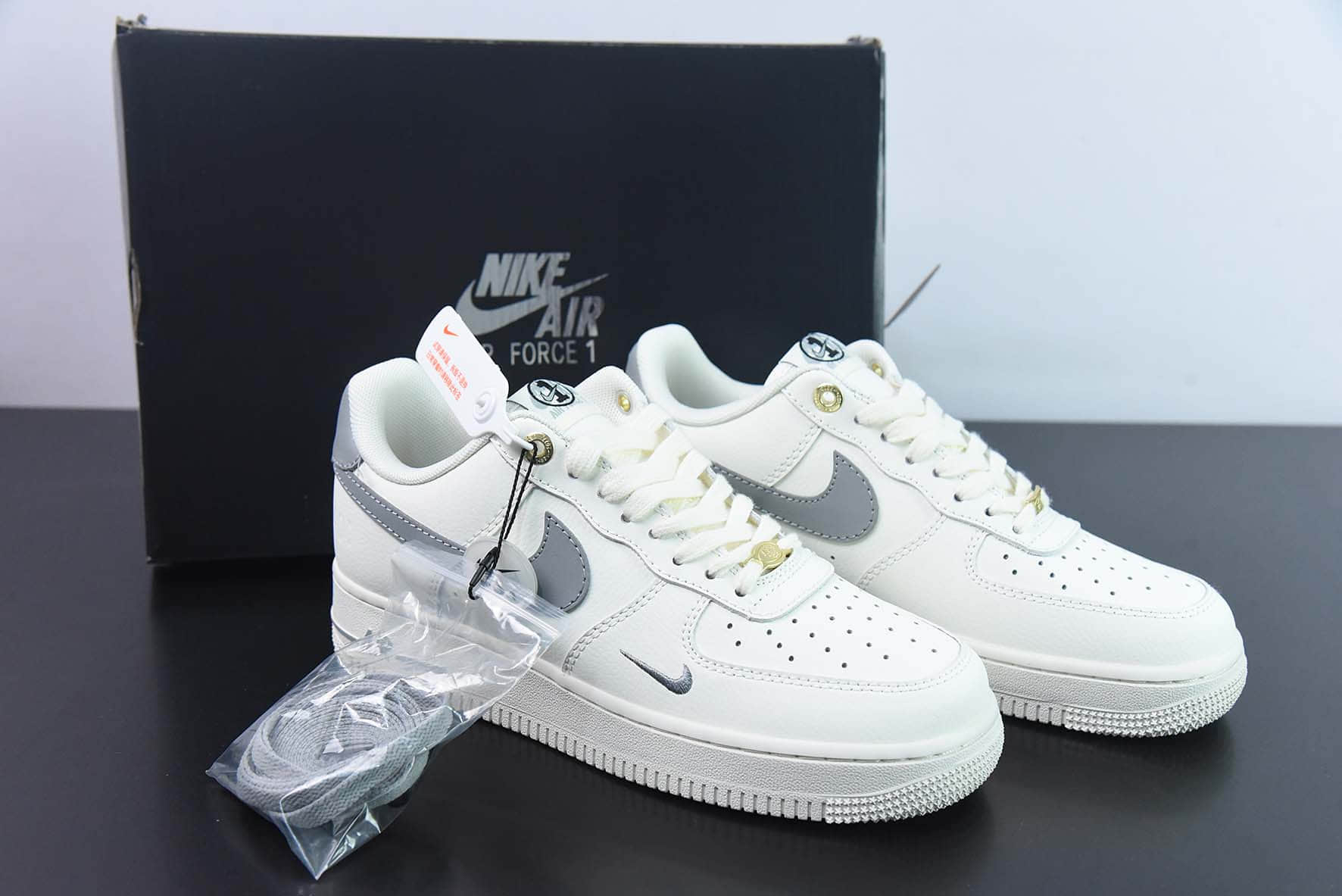 耐克Nike Air Force 1 AF1白灰刺绣40周年纪念版空军一号低帮休闲板鞋纯原版本 货号： DQ7658-106