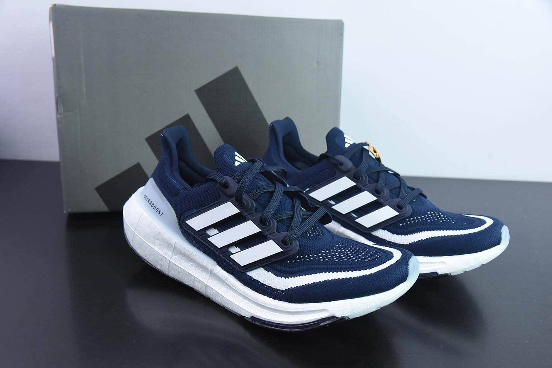 阿迪达斯Adidas Ultra Boost Light UB23白蓝超弹力爆米花中底休闲跑步鞋纯原版本 货号：HP9203