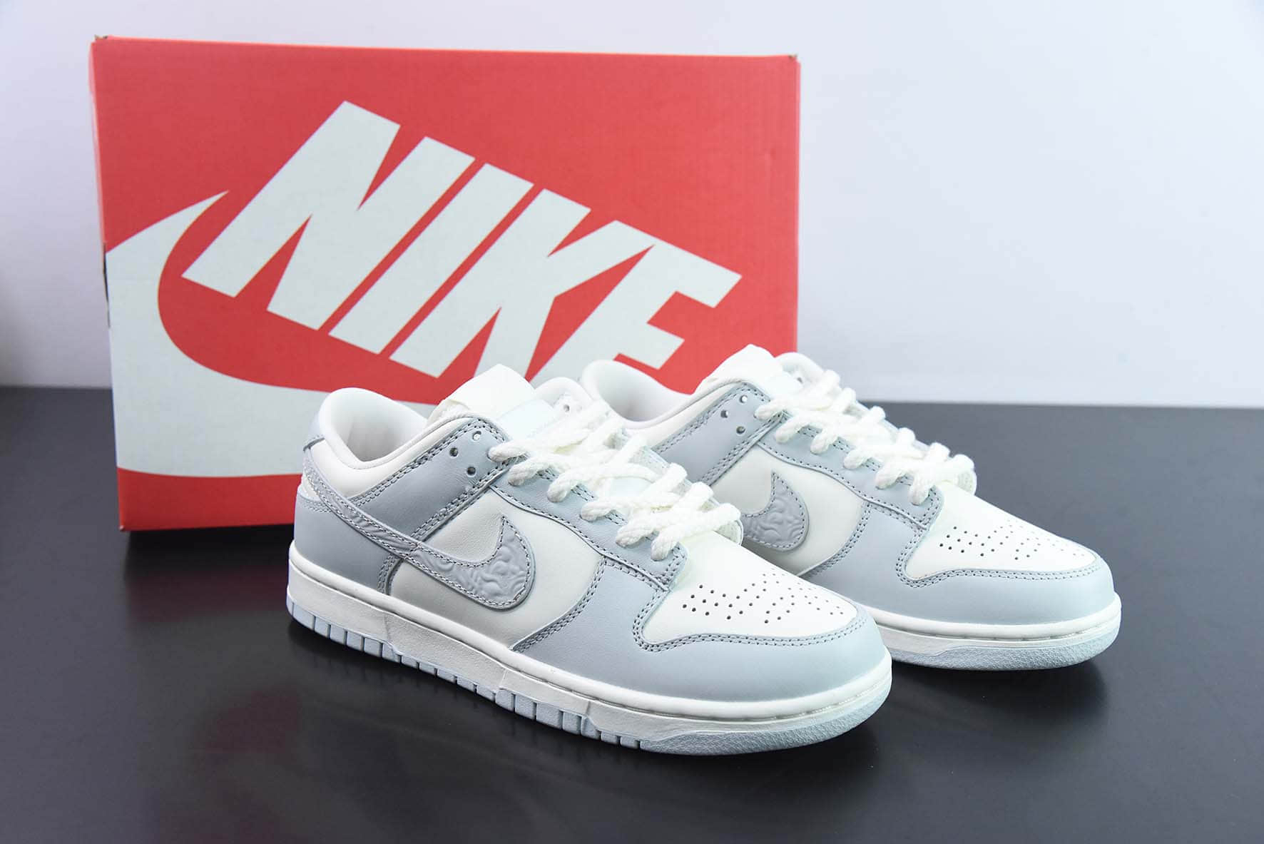 耐克Nike Dunk Low “Needlework烟灰浮雕SB低帮休闲滑板鞋纯原版本 货号：FJ4553-133 