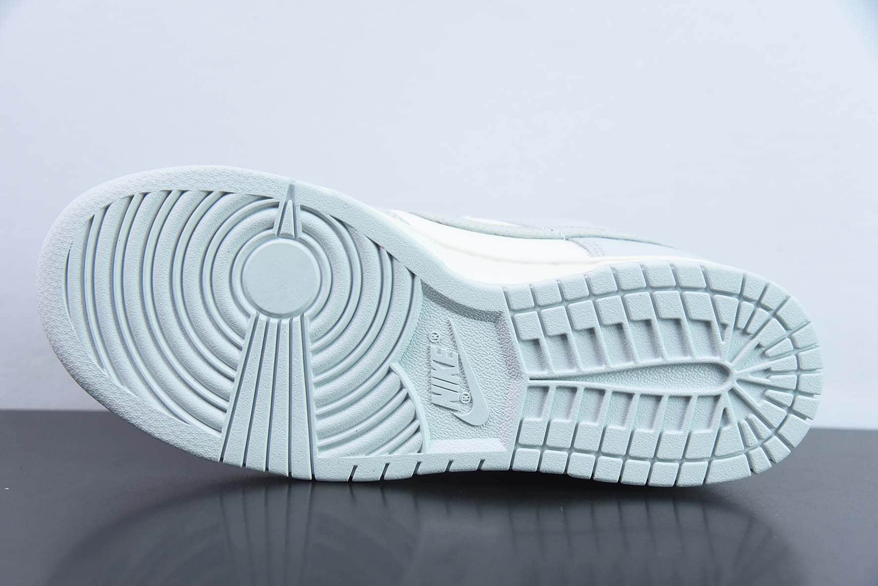 耐克Nike Dunk Low “Needlework烟灰浮雕SB低帮休闲滑板鞋纯原版本 货号：FJ4553-133 