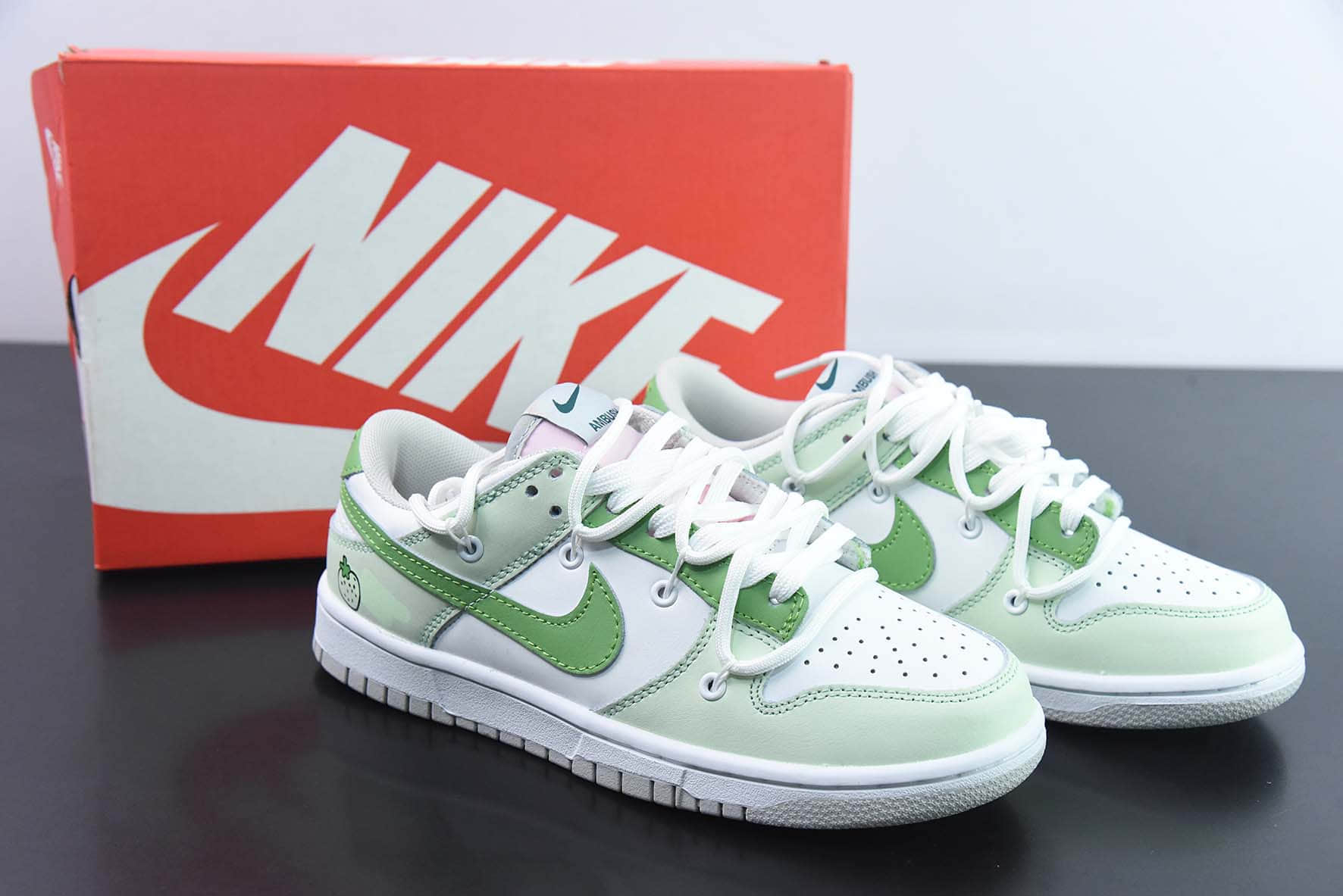 耐克Nike Dunk Low 奶缇莓莓灰白绿解构SB低帮休闲滑板鞋纯原版本 货号：FD1232-002