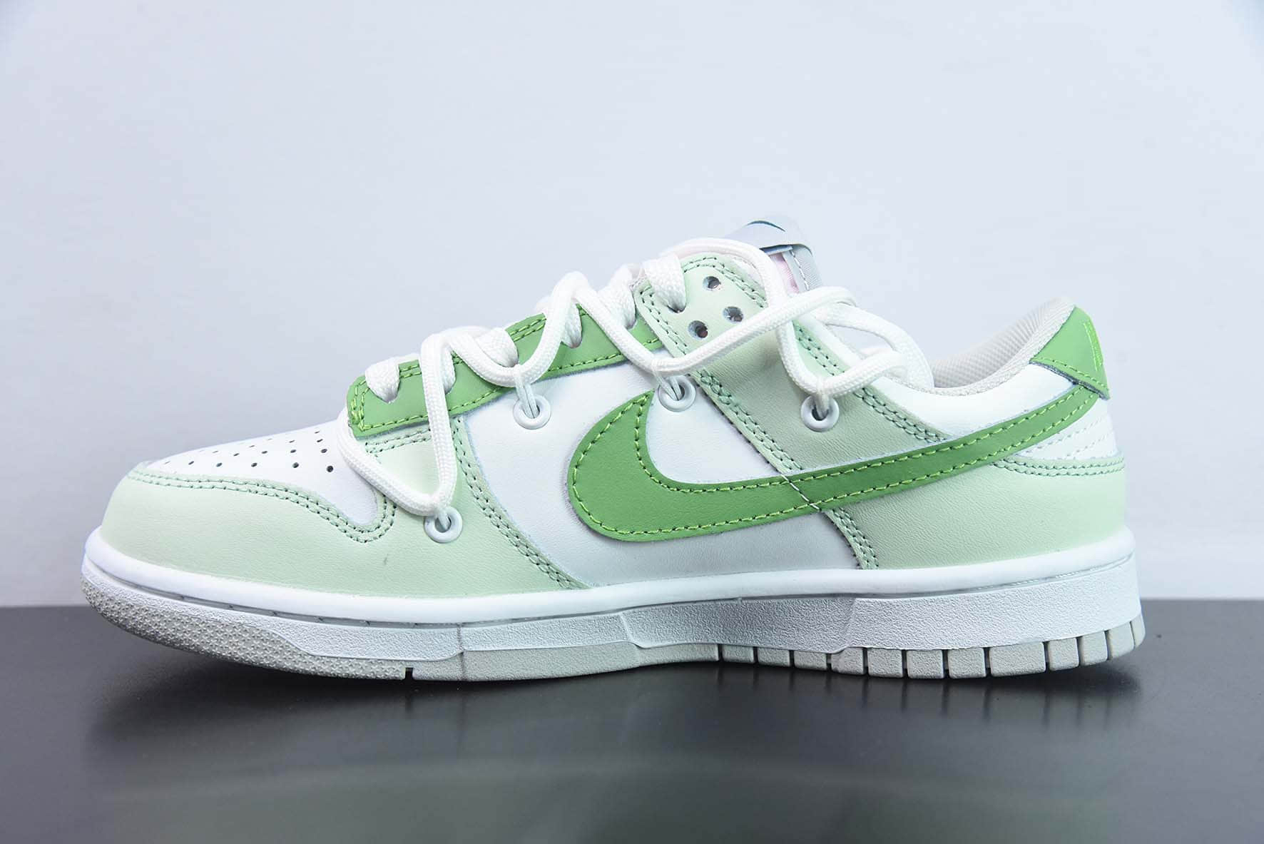 耐克Nike Dunk Low 奶缇莓莓灰白绿解构SB低帮休闲滑板鞋纯原版本 货号：FD1232-002