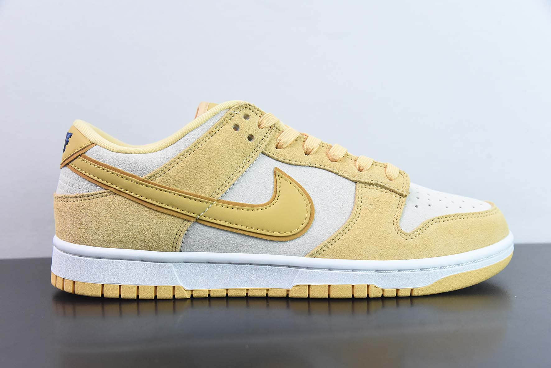 耐克Nike SB Dunk Low LXGold Suede 黄金小麦SB低帮休闲滑板鞋纯原版本 货号：DV7411-200