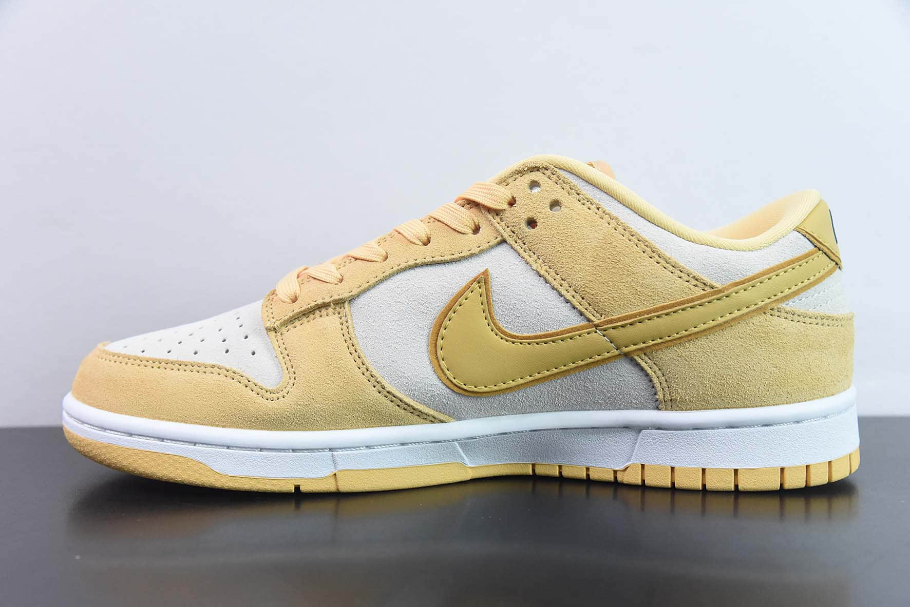 耐克Nike SB Dunk Low LXGold Suede 黄金小麦SB低帮休闲滑板鞋纯原版本 货号：DV7411-200