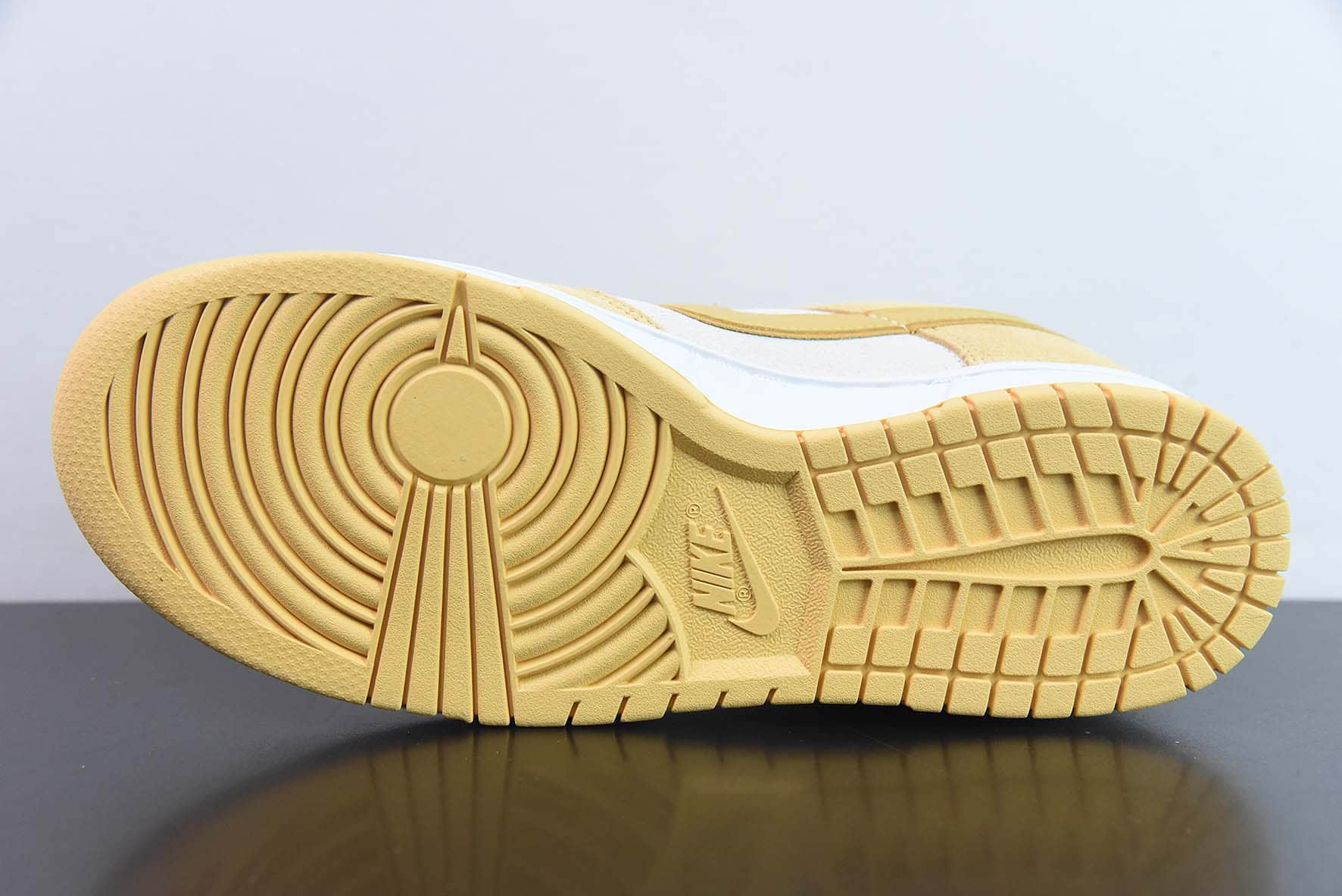 耐克Nike SB Dunk Low LXGold Suede 黄金小麦SB低帮休闲滑板鞋纯原版本 货号：DV7411-200
