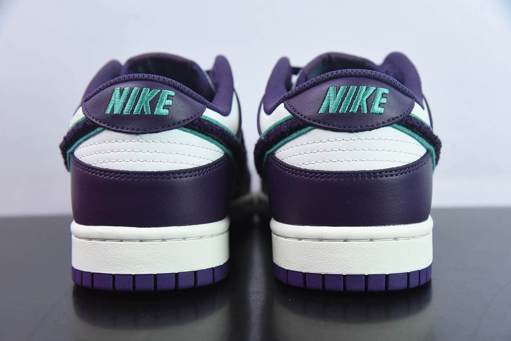 耐克Nike SB Dunk Low 皮革紫黑毛巾绒钩子SB扣篮系列低帮休闲运动滑板板鞋纯原版本 货号：DQ7683-100