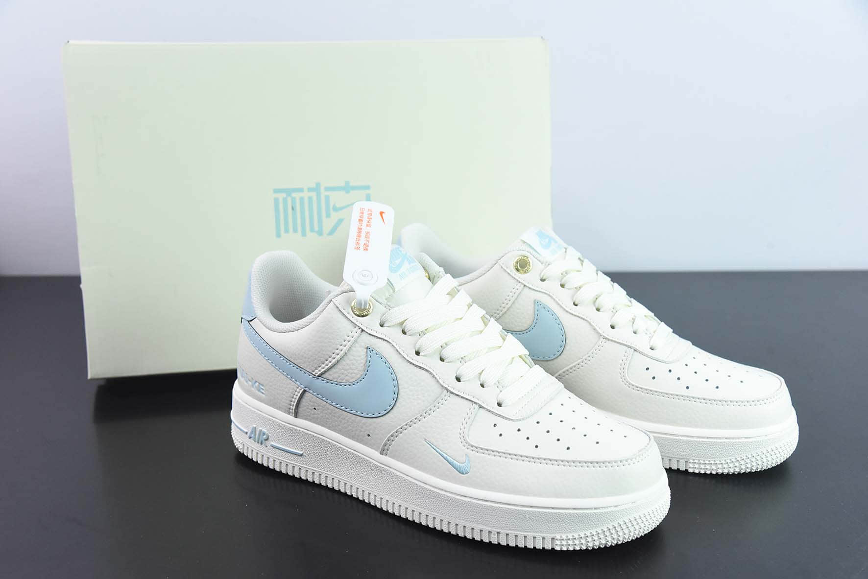 耐克Nike Air Force 1 Low “NAI-KE”米蓝签名涂鸦空军一号低帮运动休闲板鞋纯原版本 货号：NK0621-933