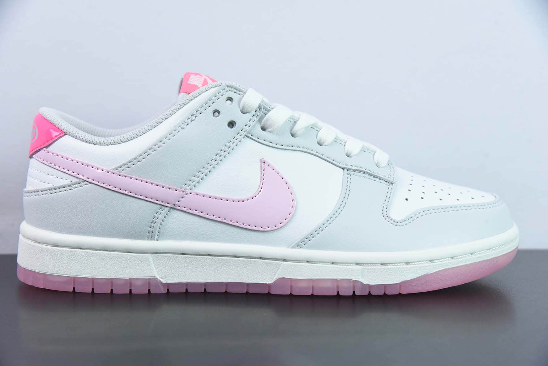 耐克NIKE SB Dunk Low Summit White & Pink Foam粉白520情人节SB低帮休闲滑板鞋纯原版本 货号：FN3451-161