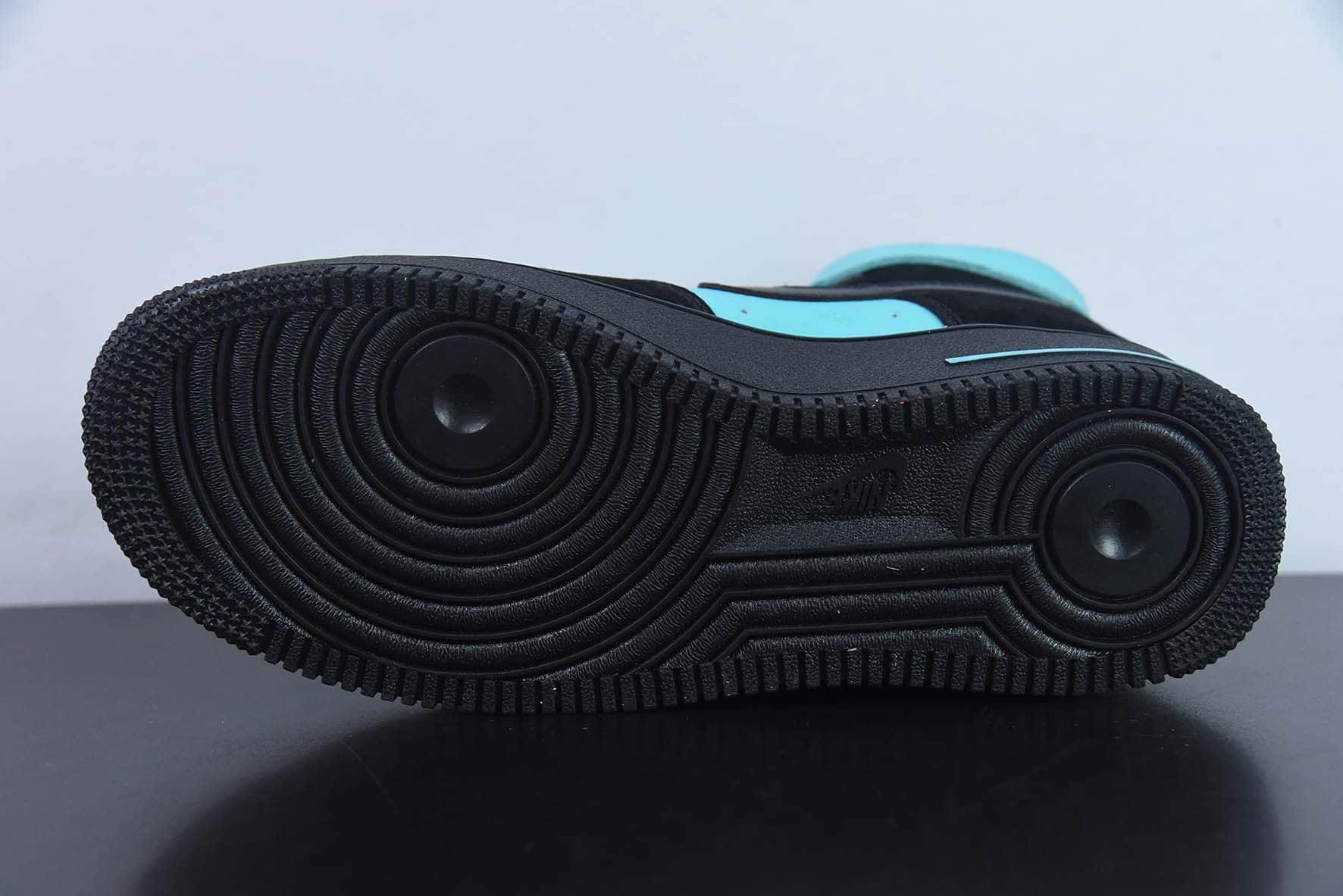 耐克Nike Tiffany & CO x Nike Air Force 1 Mid 1837 蒂芙尼联名黑蓝空军一号中帮板鞋纯原版本 货号：DZ1382-202