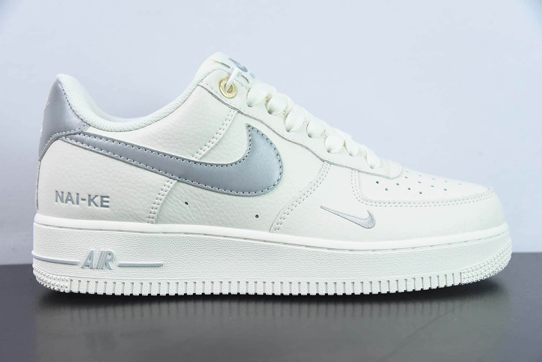 耐克Nike Air Force 1 Low 白灰3M反光版 NAI-KE 字母印花空军一号低帮休闲板鞋纯原版本 货号：NK0621-977