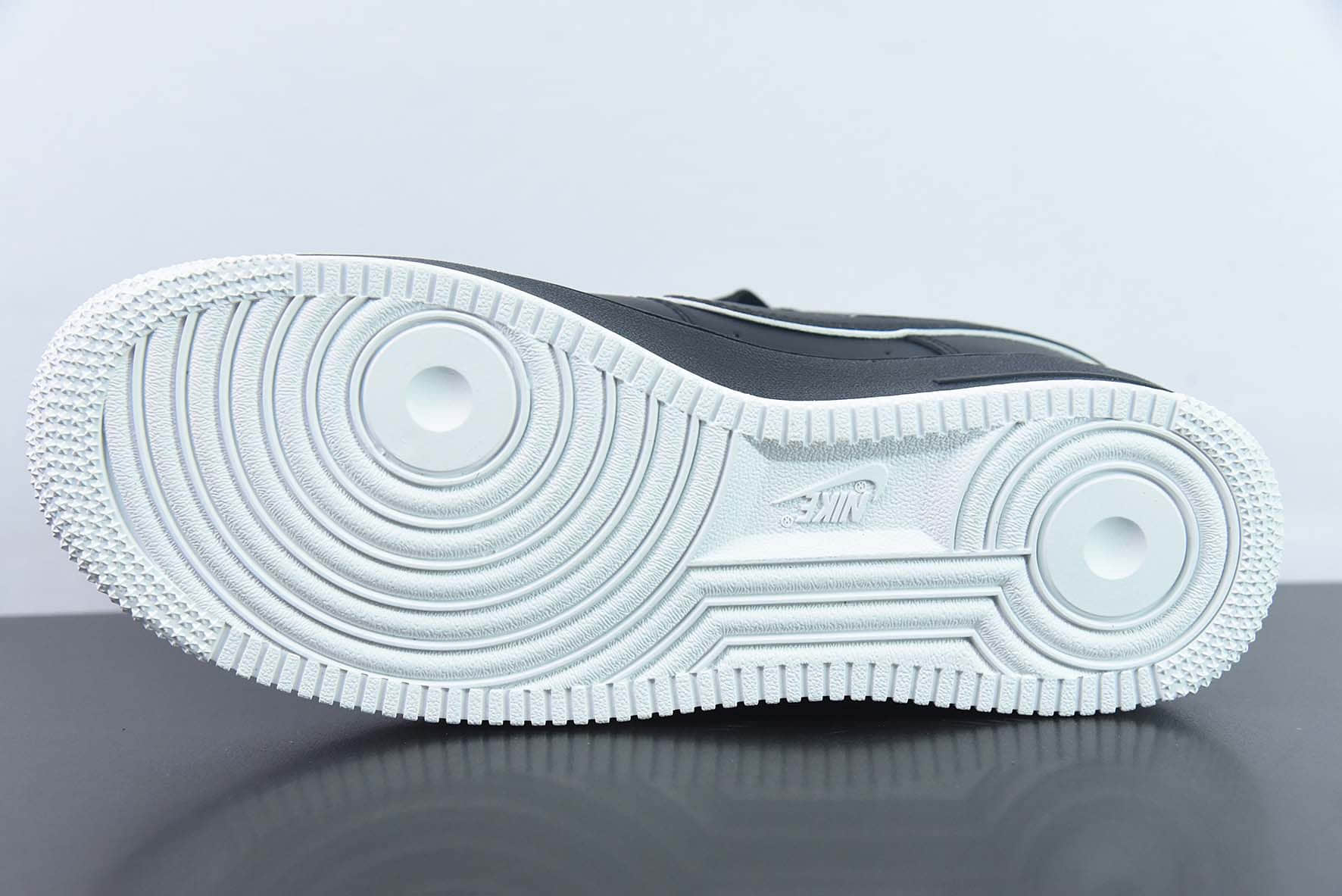 耐克Nike Air Force 1黑白低帮空军一号低帮休闲板鞋纯原版本 货号：DV0788-002 