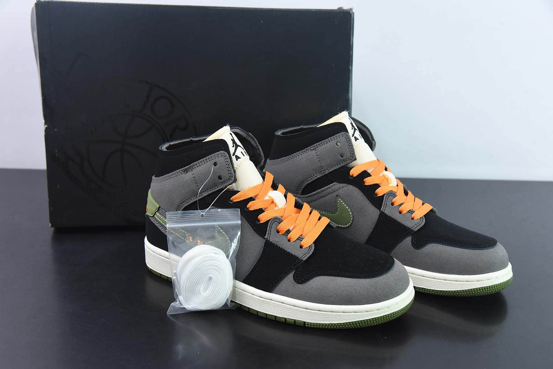 乔丹Air Jordan 1 Mid SE ”Craft“ AJ1黑煤灰中帮篮球鞋纯原版本 货号：FD6817-003 