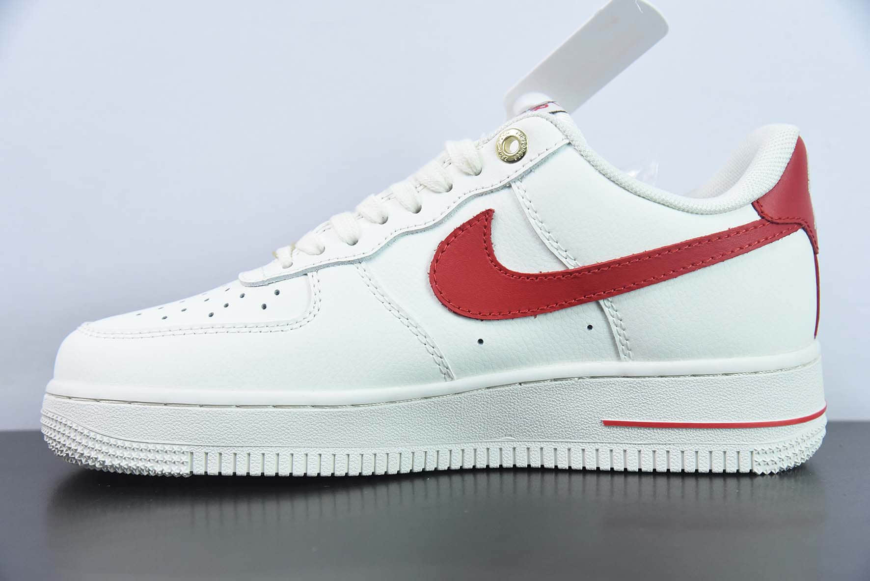 耐克NIke Air Force 1 '07 Low “40周年纪念款--米白红”空军一号低帮休闲板鞋纯原版本 货号：DQ7658-107