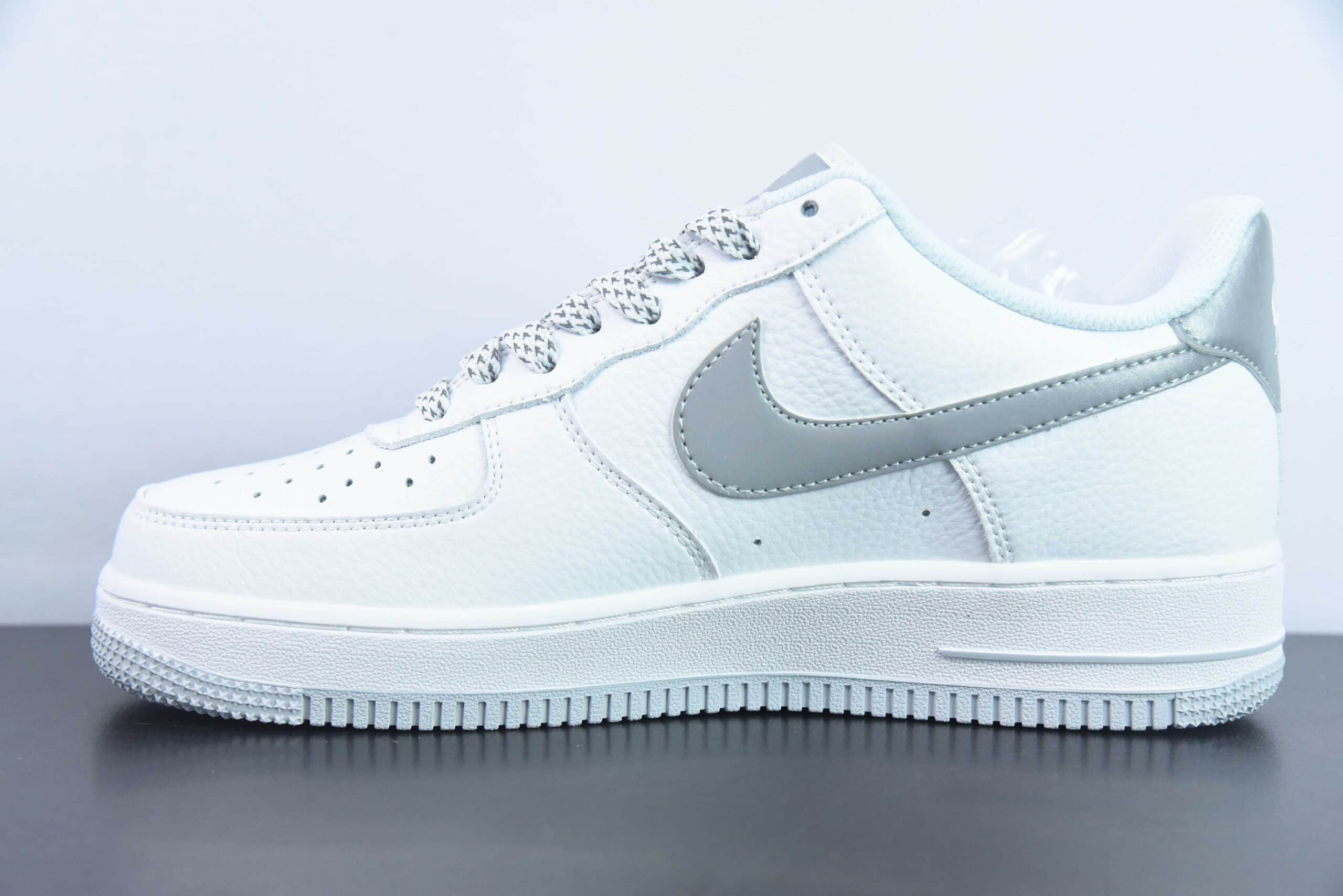 耐克Nike NOCTA x Nike Air Force 1 Low”Certified Lover Boy“痴情男孩白灰银反光空军一号经典低帮百搭休闲运动板鞋纯原版本 货号：L01718-051