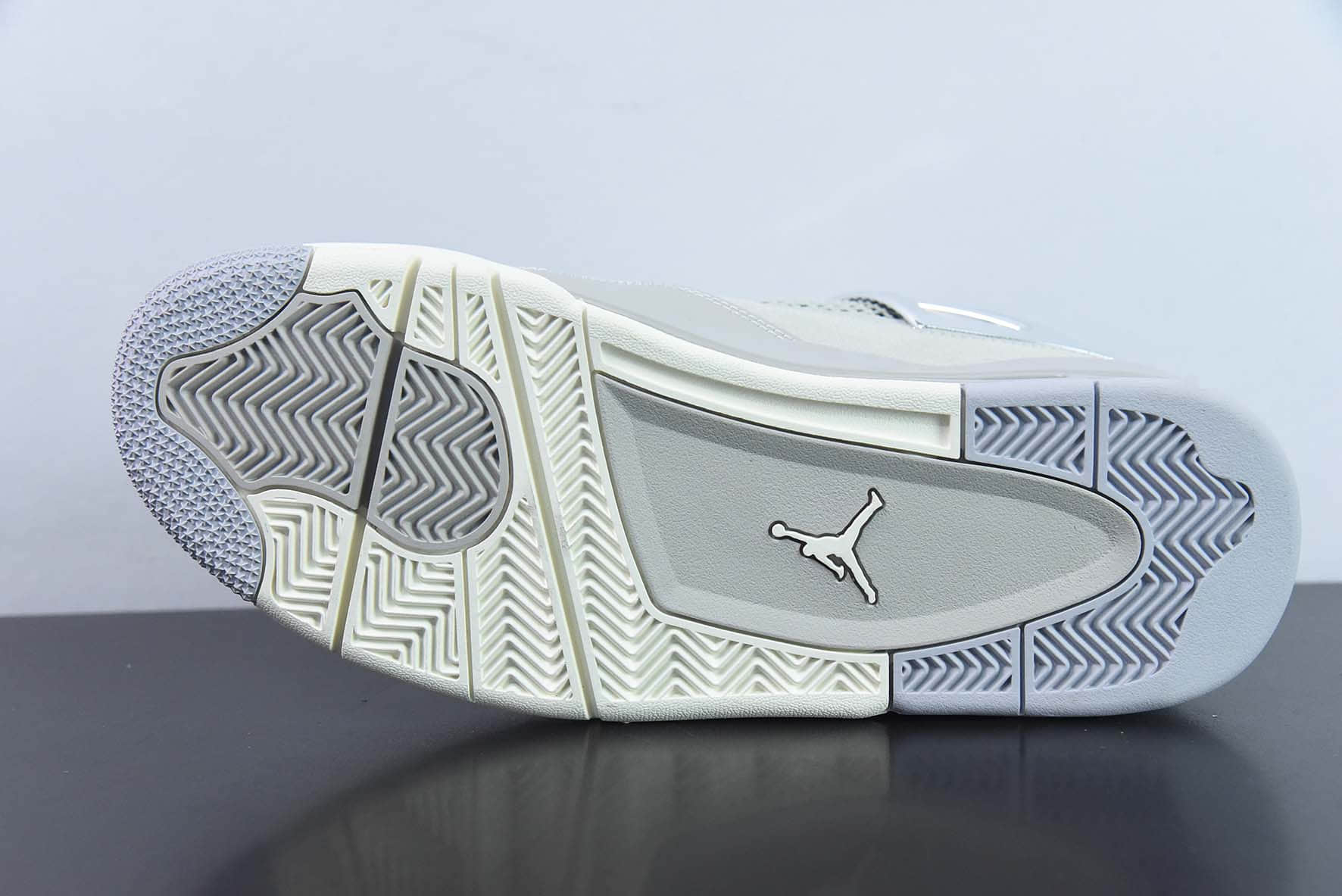 乔丹Air Jordan 4 WMNS “Frozen Moments” AJ4电镀银男子文化篮球鞋纯原版本 货号：AQ9129-001