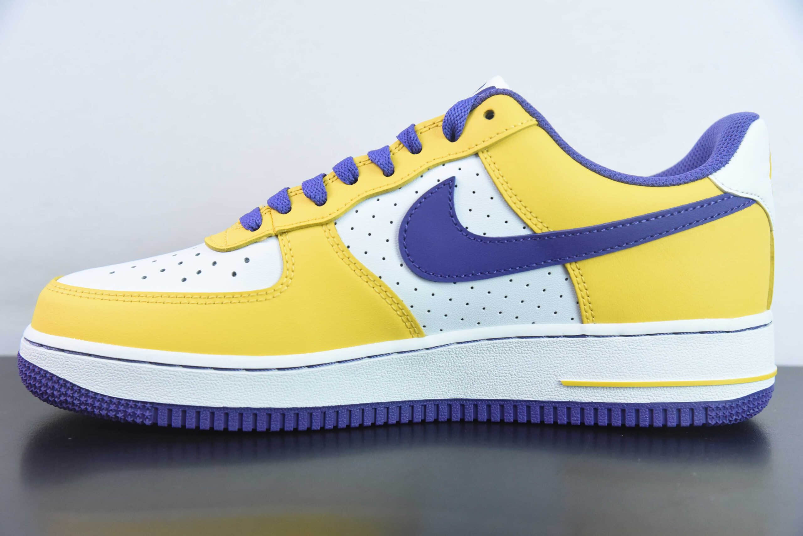 耐克Nike Kobe Bryant x NK Air Force 1 Low Retro QS科比限定白紫黄紫金湖人空军一号低帮休闲板鞋纯原版本 货号：FZ1151-100 