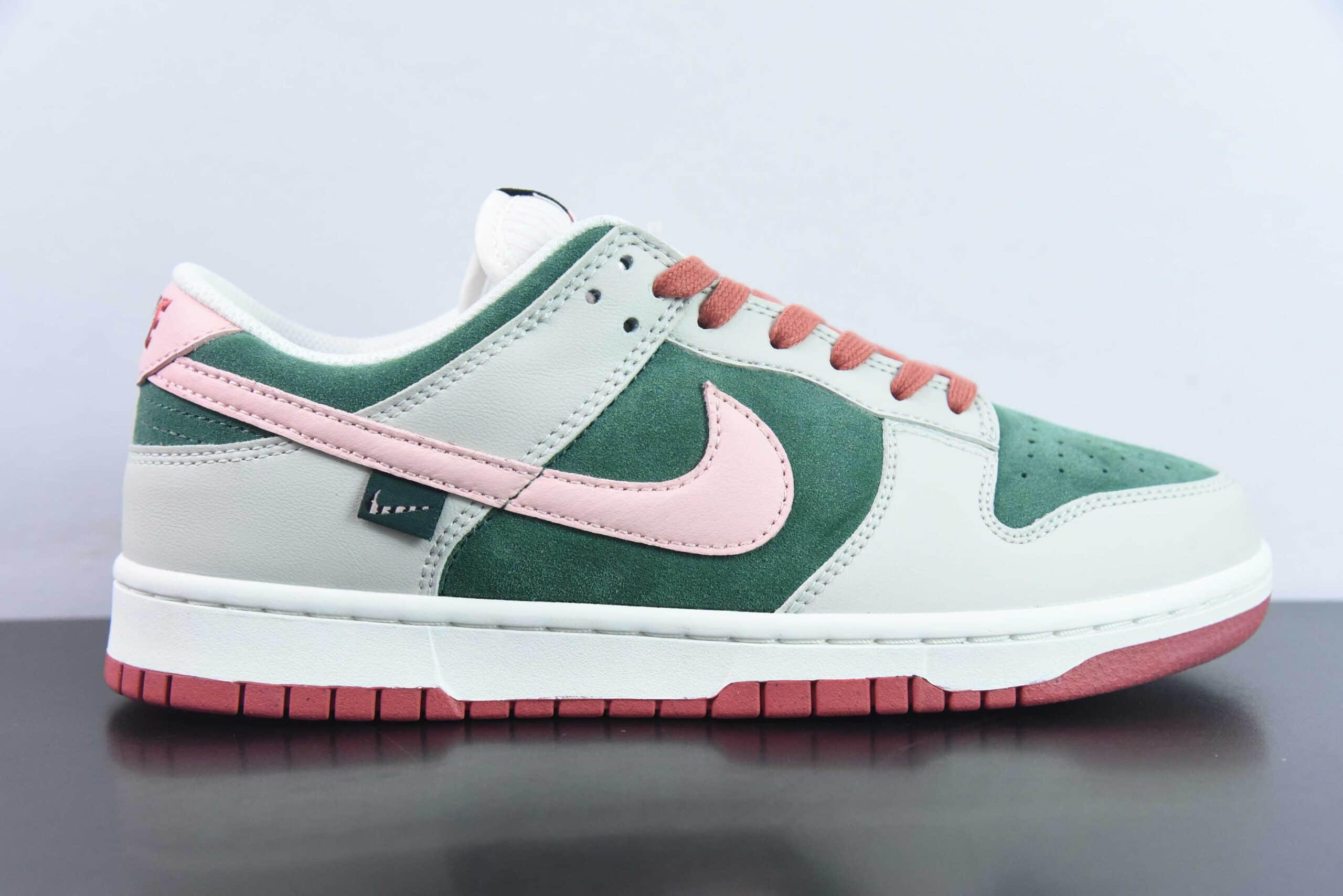 耐克Nike SB Dunk Low 粉绿鸳鸯SB低帮休闲滑板鞋纯原版本 货号：FN8923-061