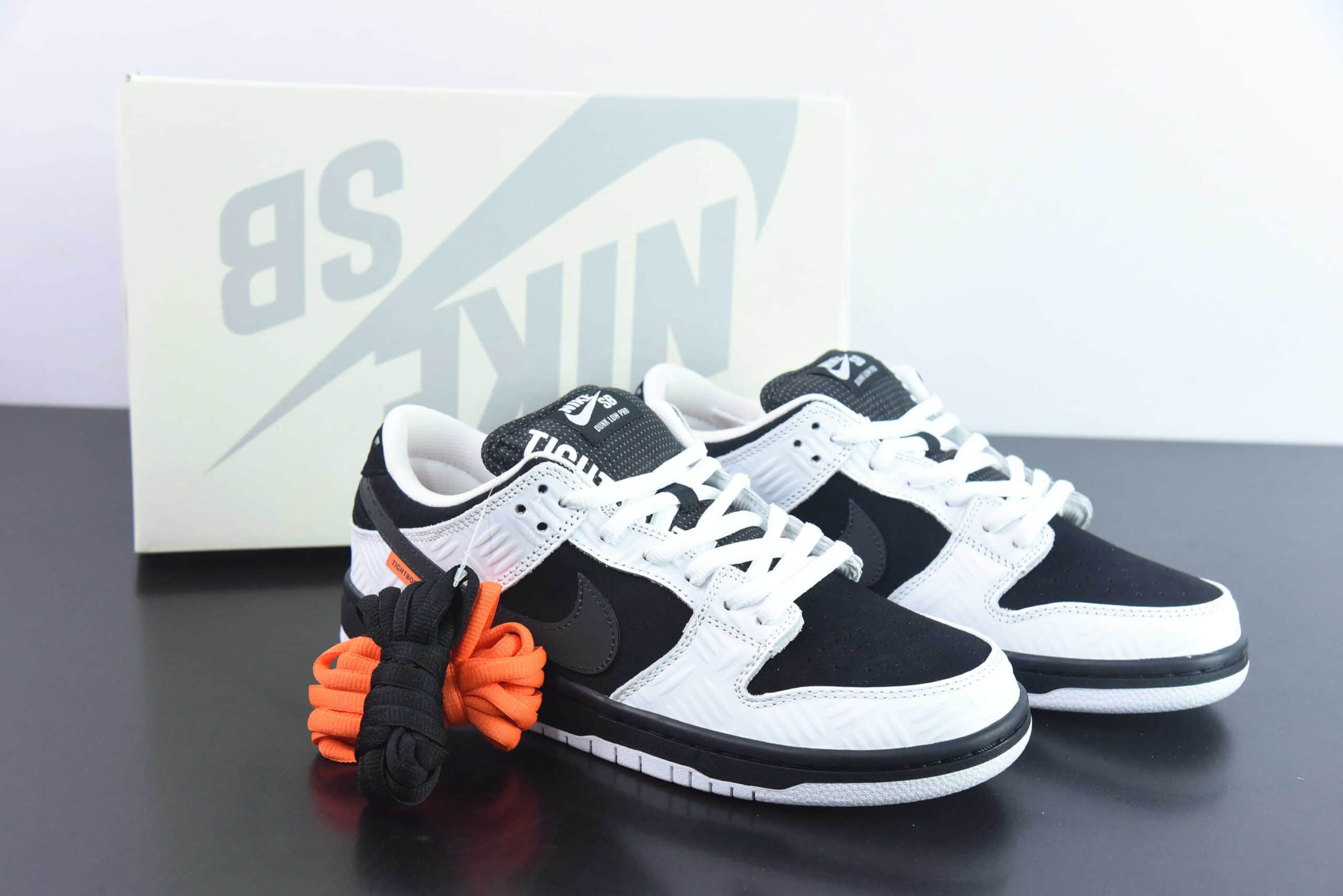 耐克Nike TIGHTBOOTH x NK SB Dunk Low 联名反转黑白熊猫SB低帮休闲滑板鞋纯原版本 货号：FD2629-100