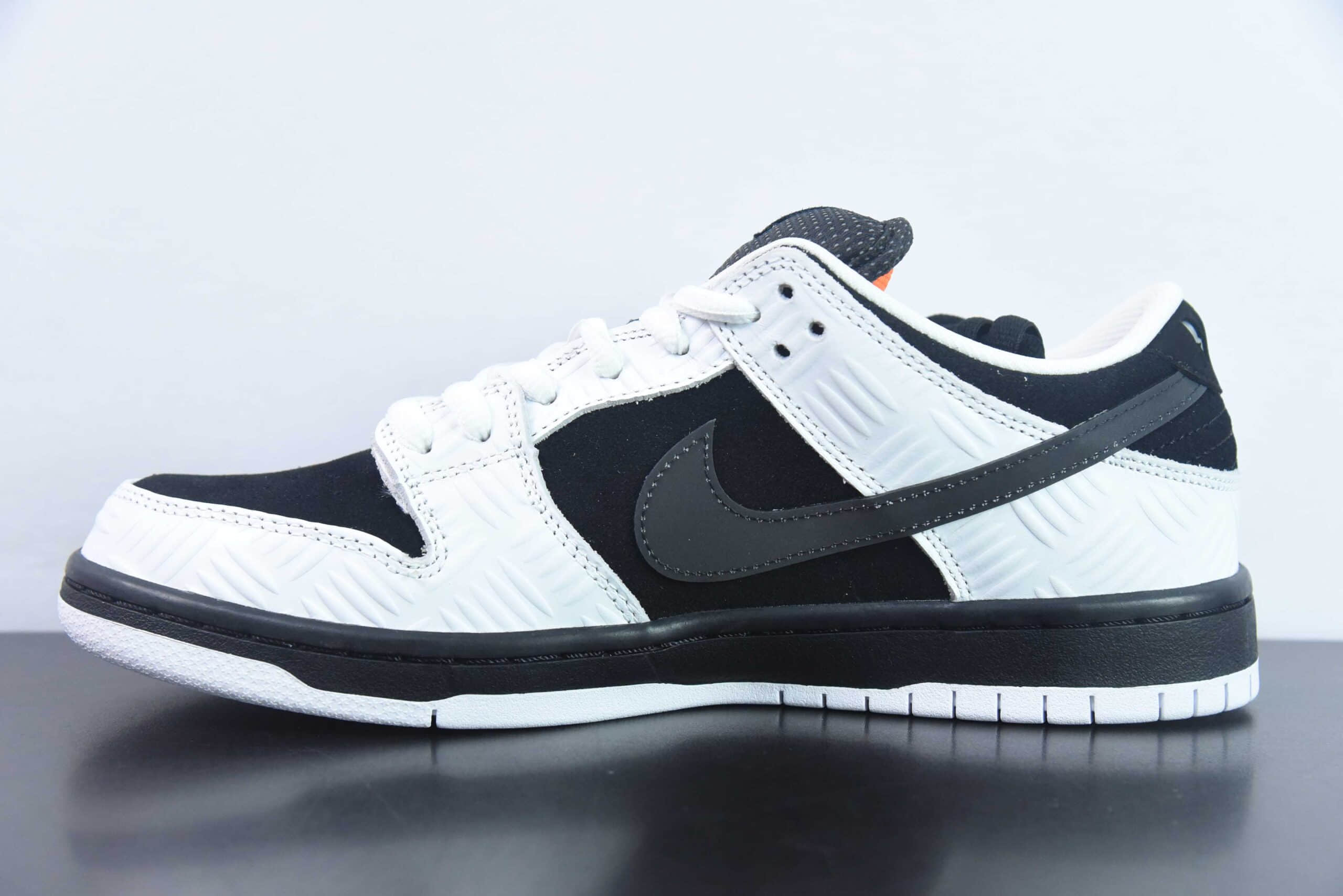 耐克Nike TIGHTBOOTH x NK SB Dunk Low 联名反转黑白熊猫SB低帮休闲滑板鞋纯原版本 货号：FD2629-100