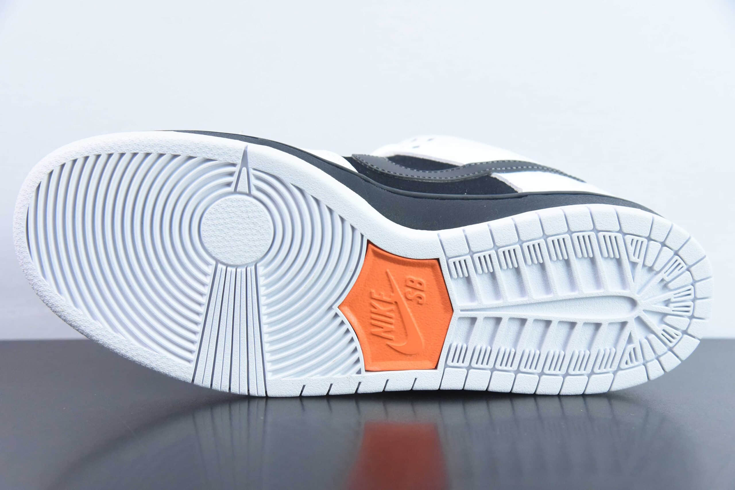 耐克Nike TIGHTBOOTH x NK SB Dunk Low 联名反转黑白熊猫SB低帮休闲滑板鞋纯原版本 货号：FD2629-100