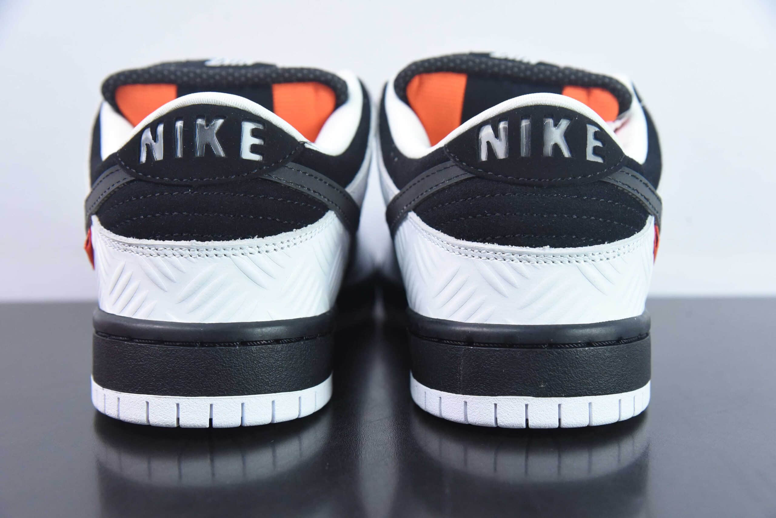 耐克Nike TIGHTBOOTH x NK SB Dunk Low 联名反转黑白熊猫SB低帮休闲滑板鞋纯原版本 货号：FD2629-100