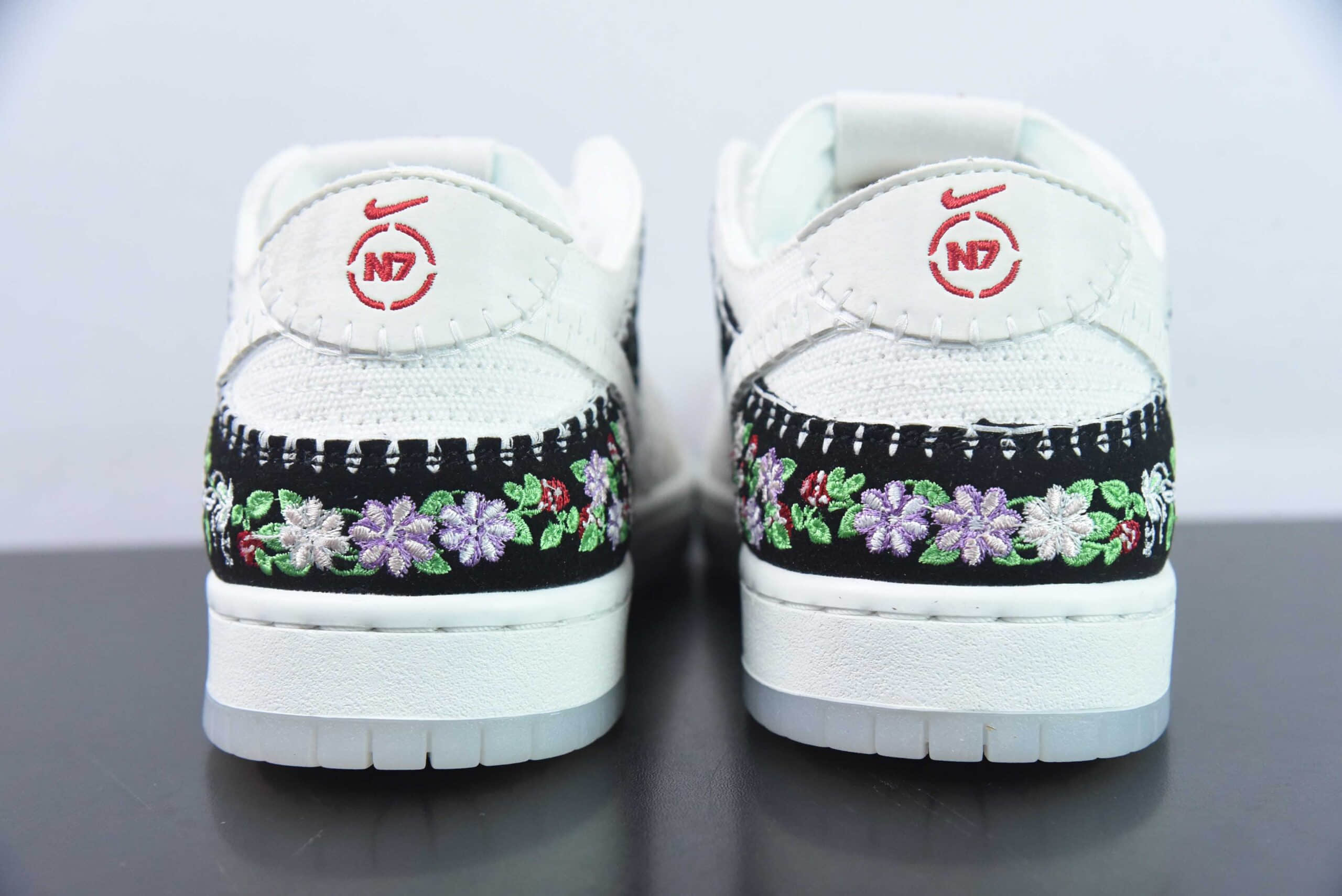 耐克Nike SB Dunk Low N7 喜鹊花卉刺绣印花SB低帮休闲滑板鞋纯原版本 货号：FD6951-300  