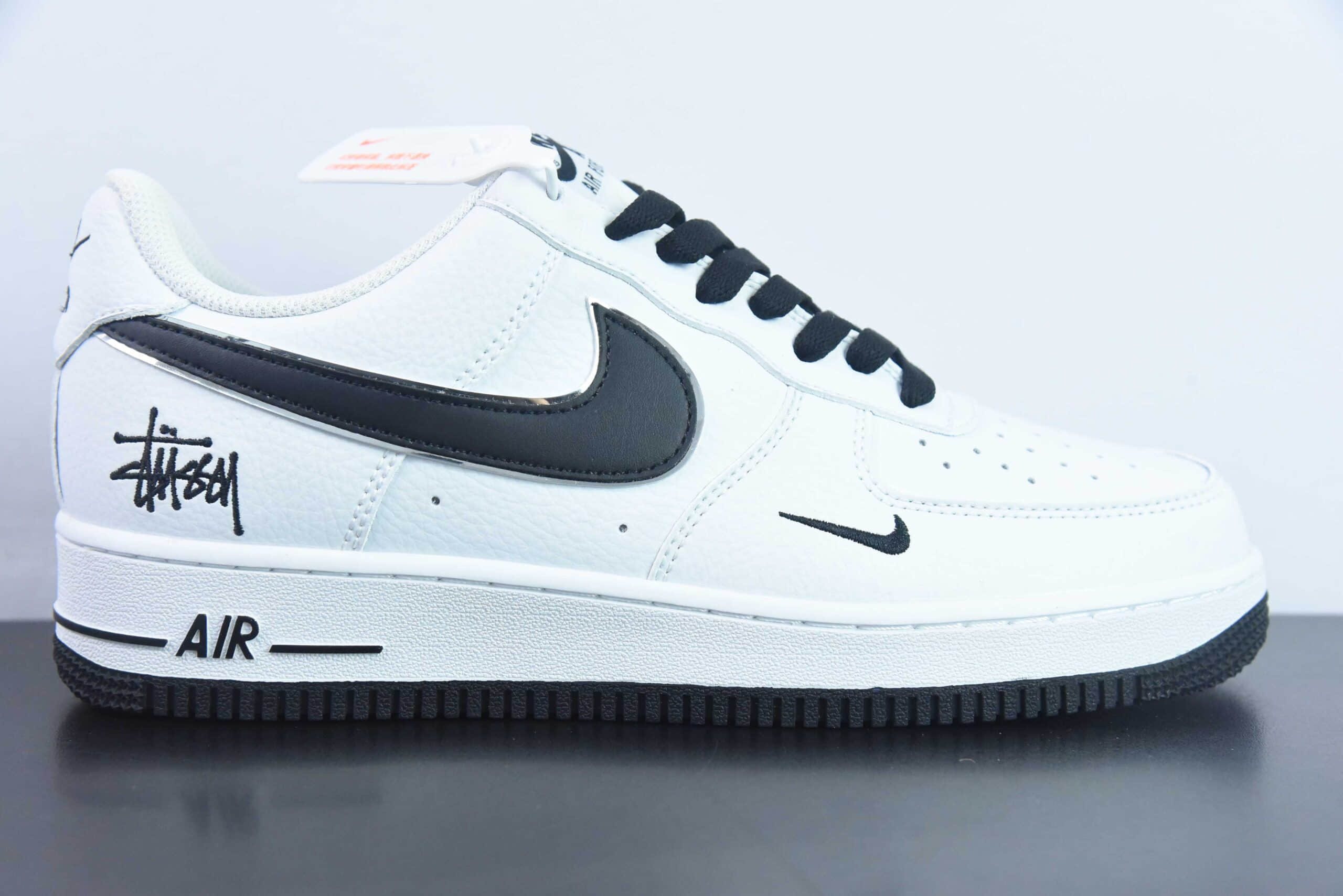 耐克Nike Stussy x Nike Air Force 1´07 LowWhiteApple Green黑白斯图西刺绣小钩空军一号低帮休闲板鞋纯原版本 货号：CW2288-111