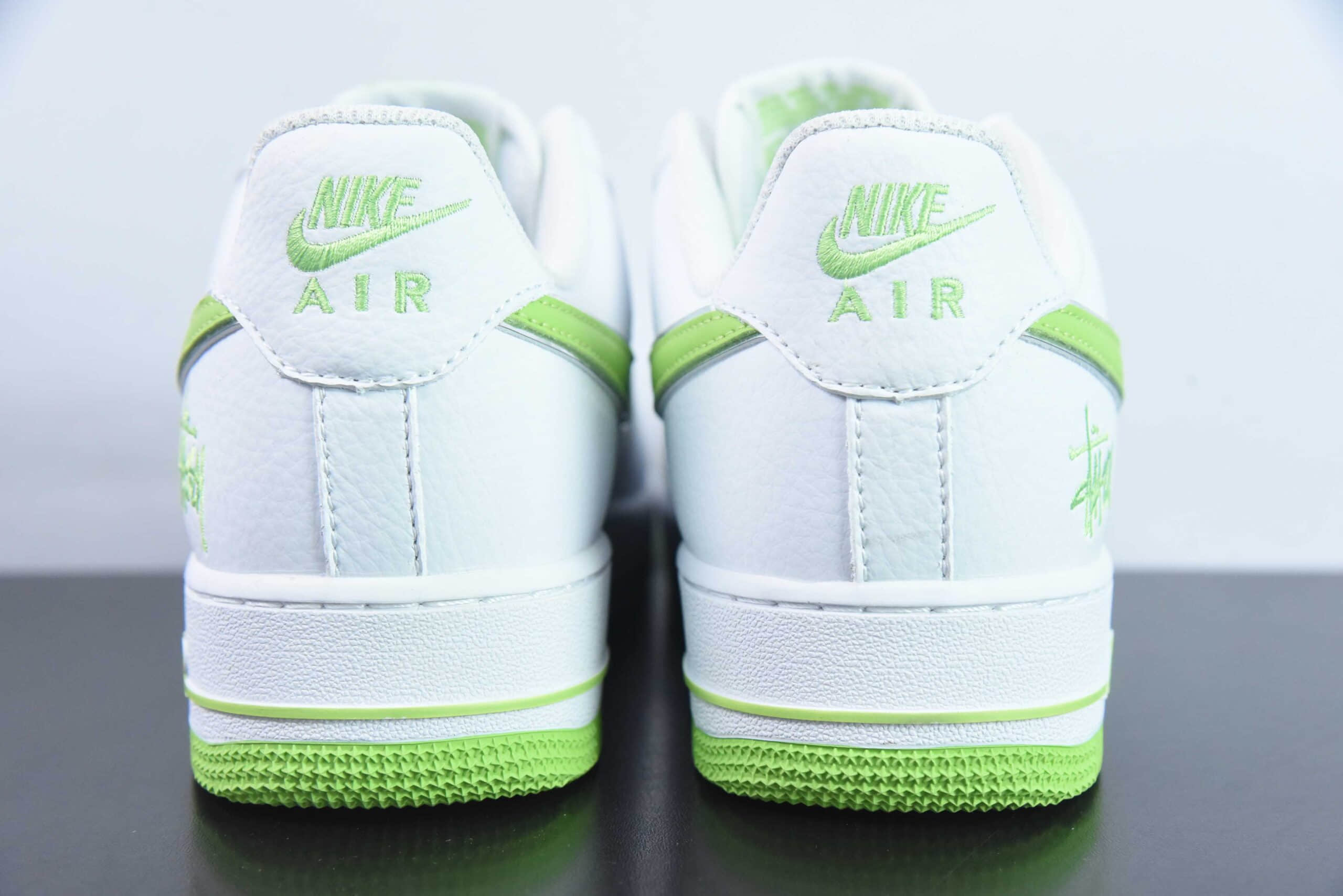 耐克Nike Stussy x Nike Air Force 1´07 LowWhiteApple Green白绿苹果绿斯图西刺绣小钩空军一号低帮休闲板鞋纯原版本 货号：CW2288-111