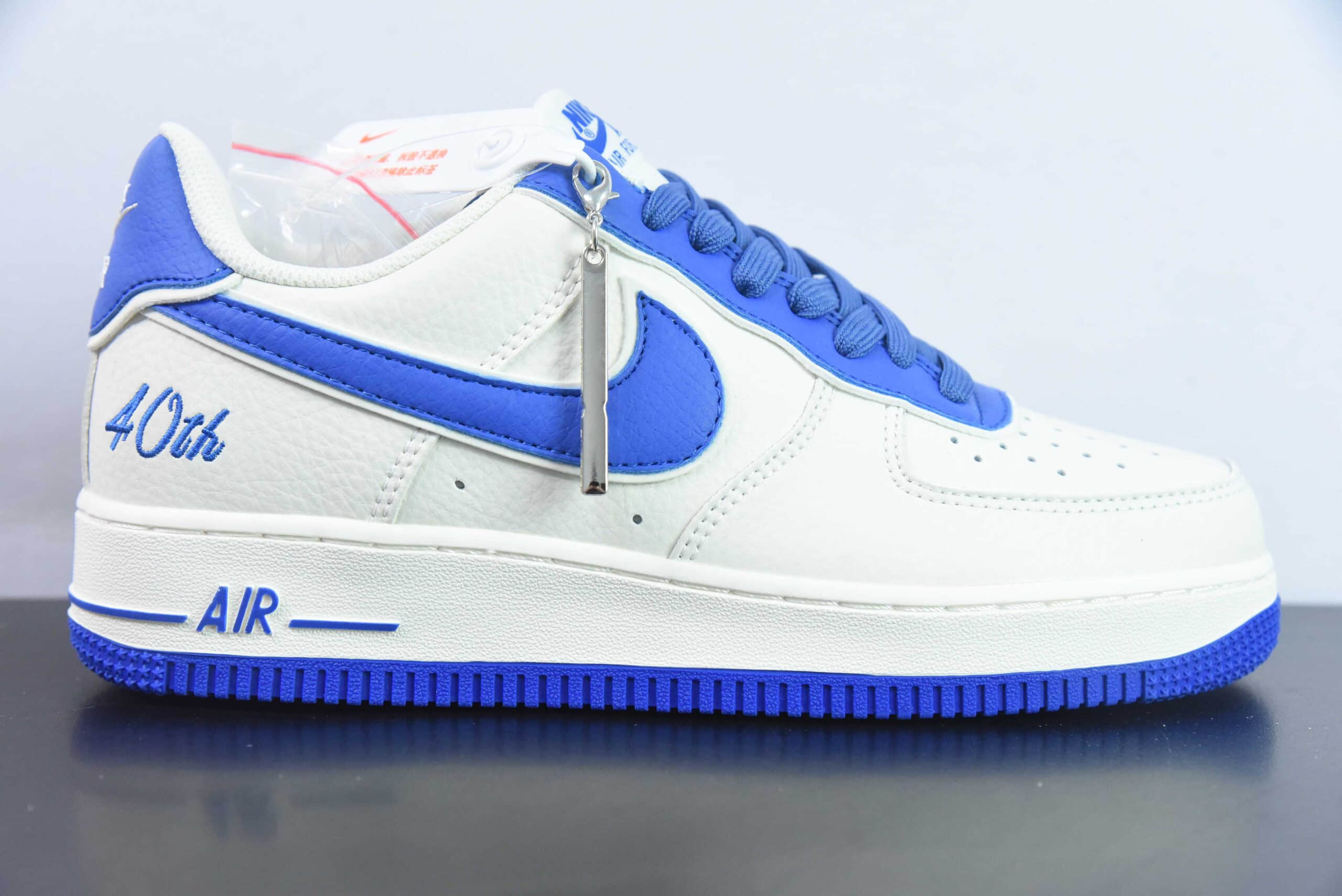 耐克Nike Air Force 1 Low “40TH” 皮革米白蓝银叠勾空军一号低帮休闲板鞋纯原版本 货号：JF1983-555 