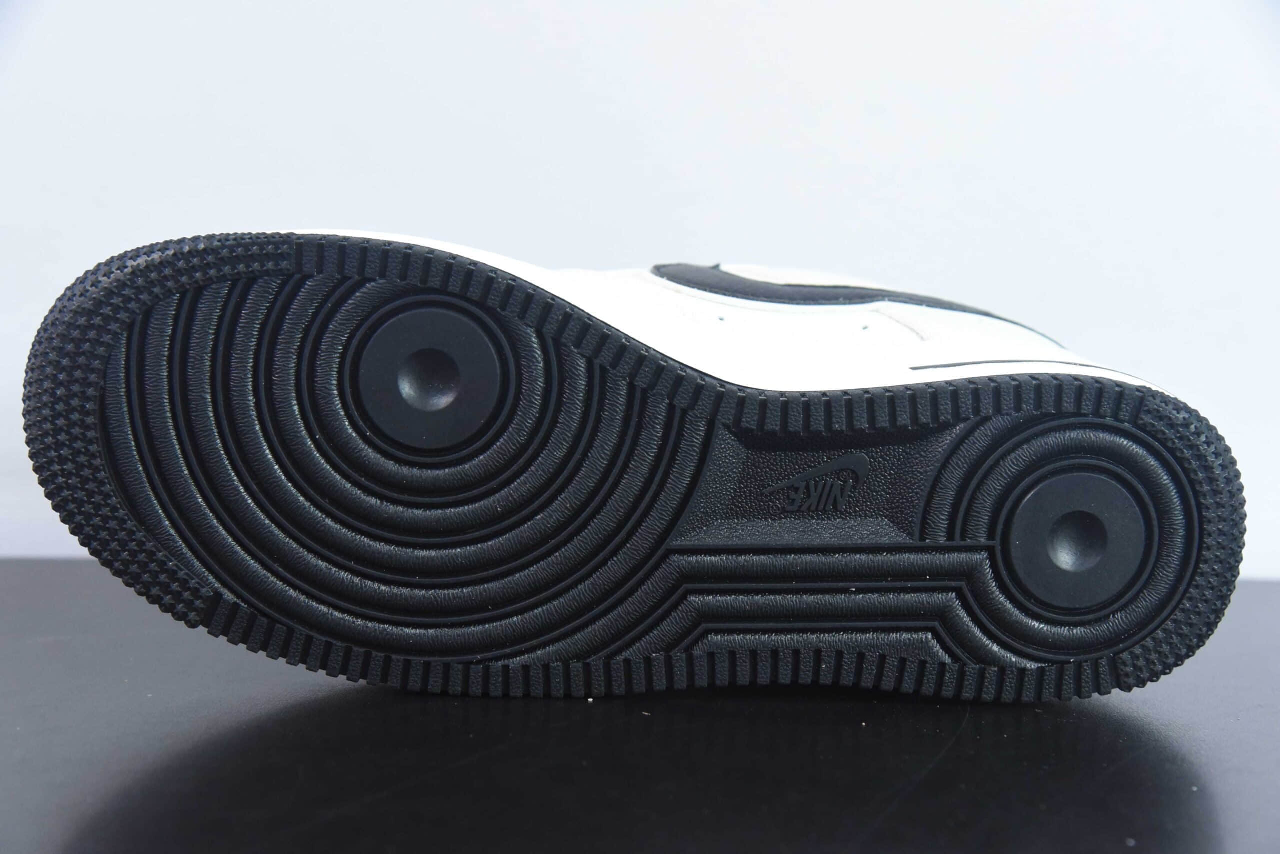 耐克Nike Nike Air Force 1’07 LowBeigeBlackSilver皮革米白黑银叠钩空军一号经典低帮百搭休闲运动板鞋纯原版本 货号：JF1983-552