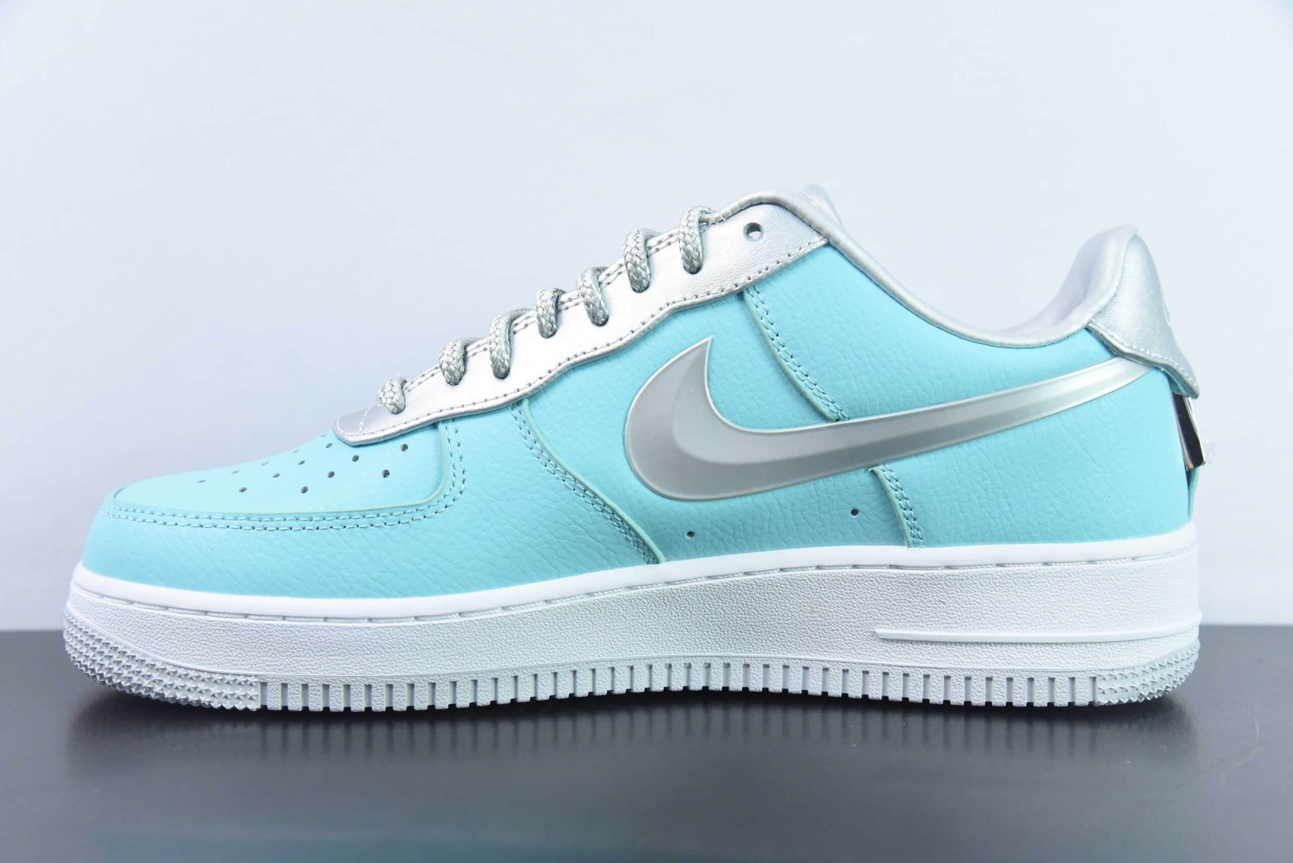 耐克Nike Tiffany & CO x Nk Air Force 1 Low 1837 蒂芙尼蓝太空银空军一号低帮板鞋休闲板鞋纯原版本 货号：DZ1382-003 