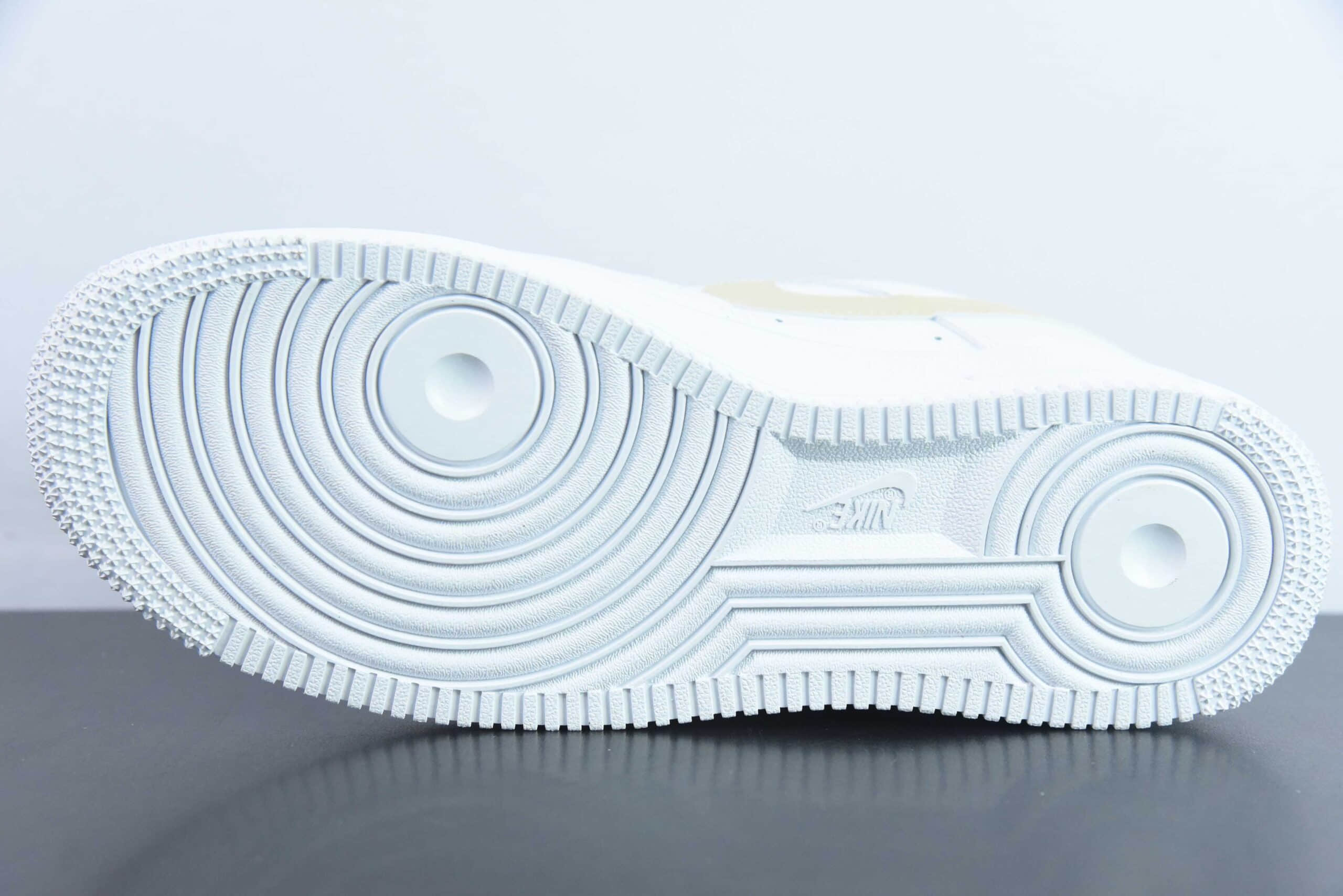 耐克Nike Air Force 1 Low金色小金钩空军一号低帮百搭休闲运动板鞋纯原版本 货号：CZ0270-105 