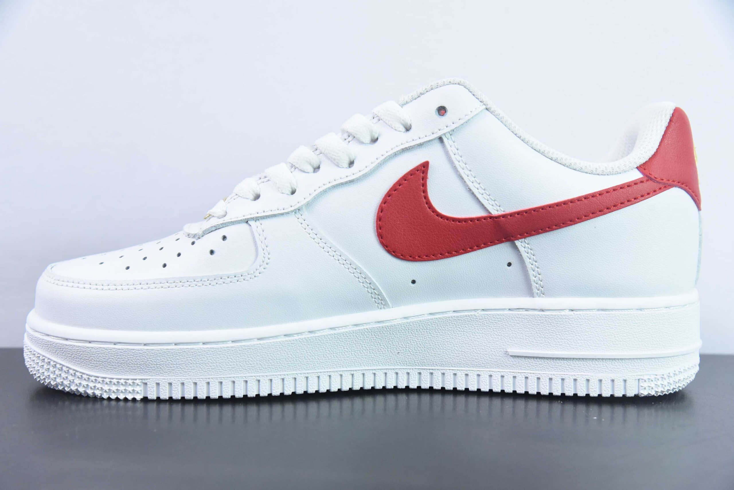 耐克Nike Air Force 1 Low白红小金钩空军一号低帮百搭休闲运动板鞋纯原版本 货号：CZ0270-104