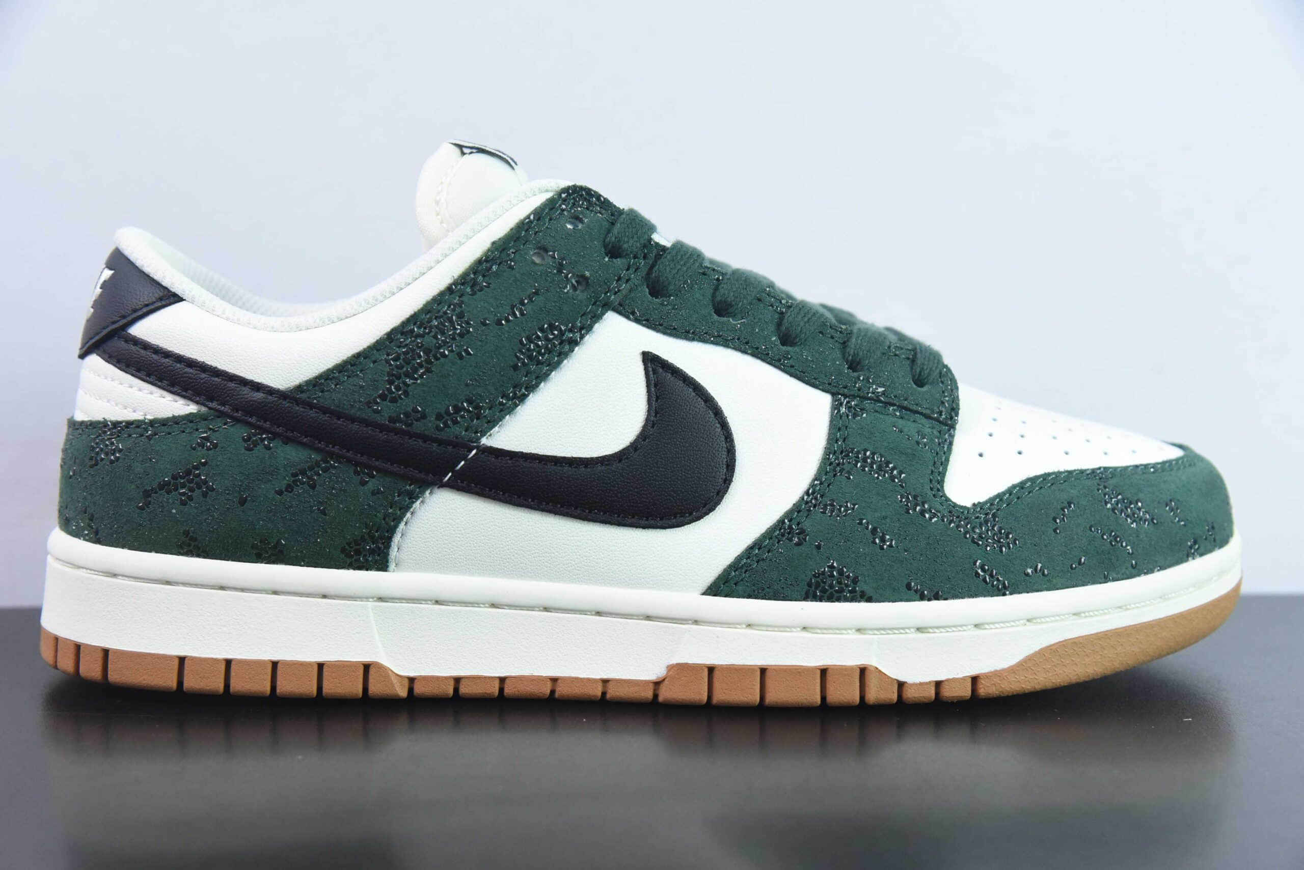 耐克Nike SB Dunk Low “SKU” 白深绿蛇纹SB低帮休闲滑板鞋纯原版本 货号：FQ8893-397