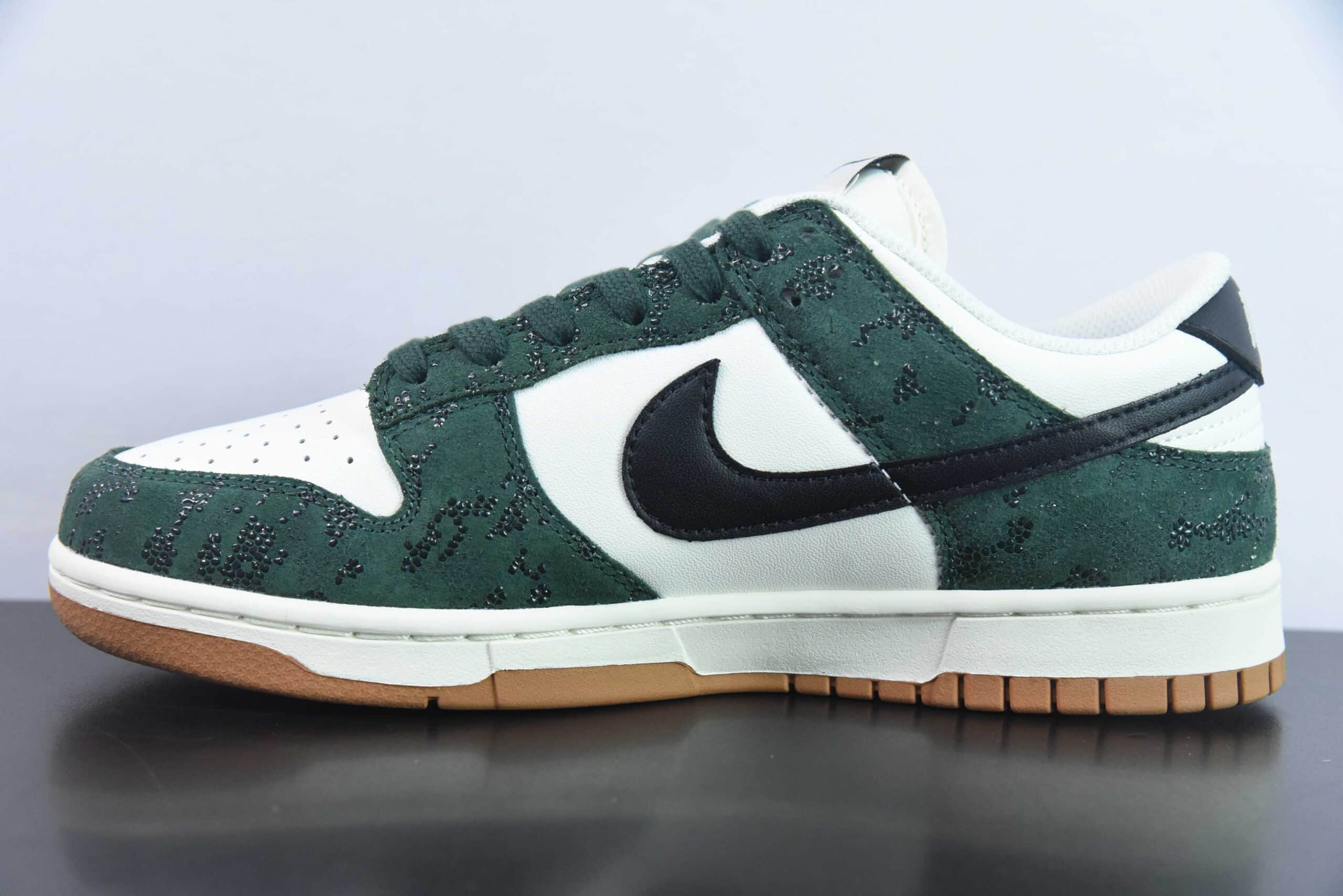 耐克Nike SB Dunk Low “SKU” 白深绿蛇纹SB低帮休闲滑板鞋纯原版本 货号：FQ8893-397