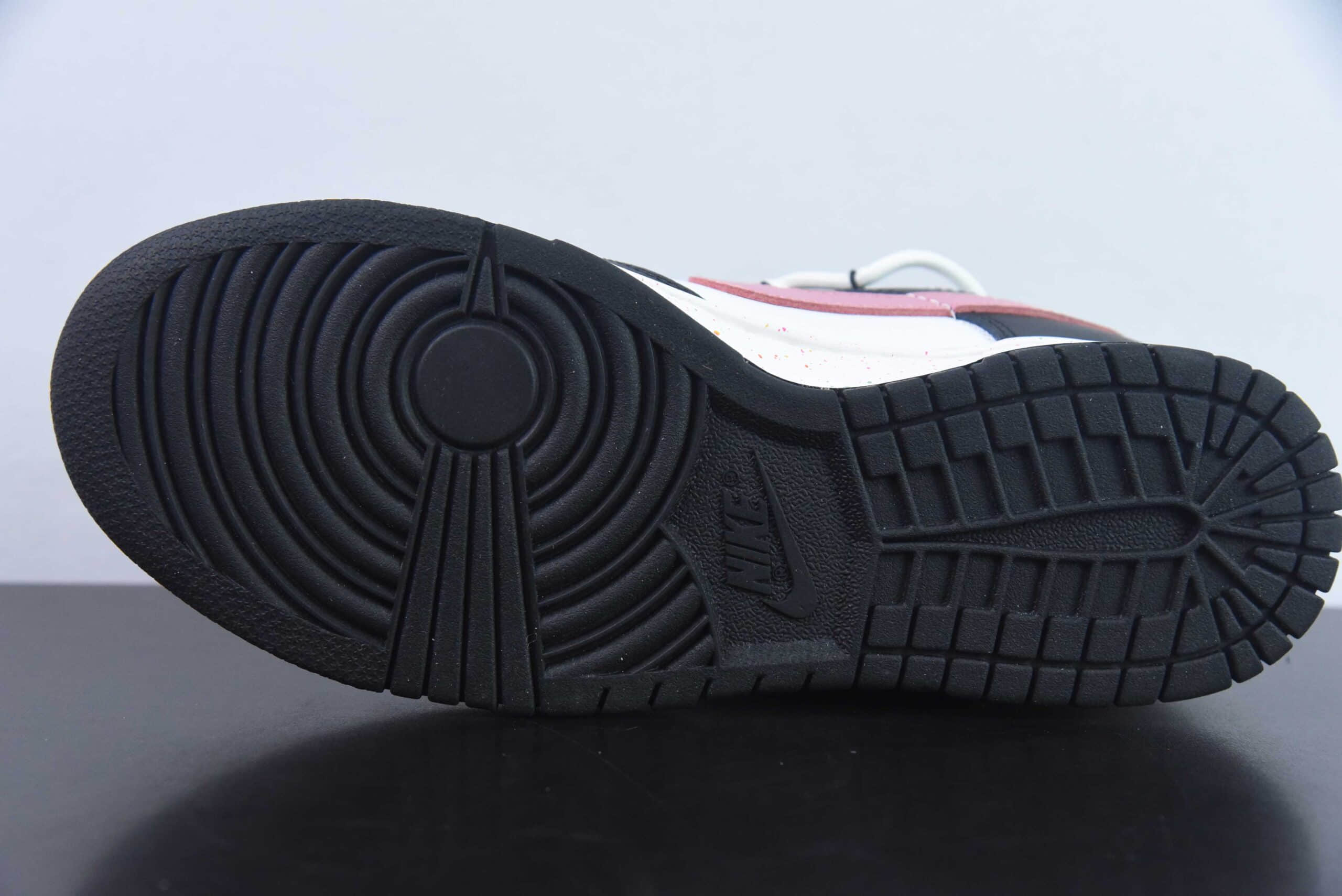 耐克Nike SB Dunk Low 解构活力三钩黑白粉SB低帮休闲滑板鞋纯原版本 货号：FD4623-153