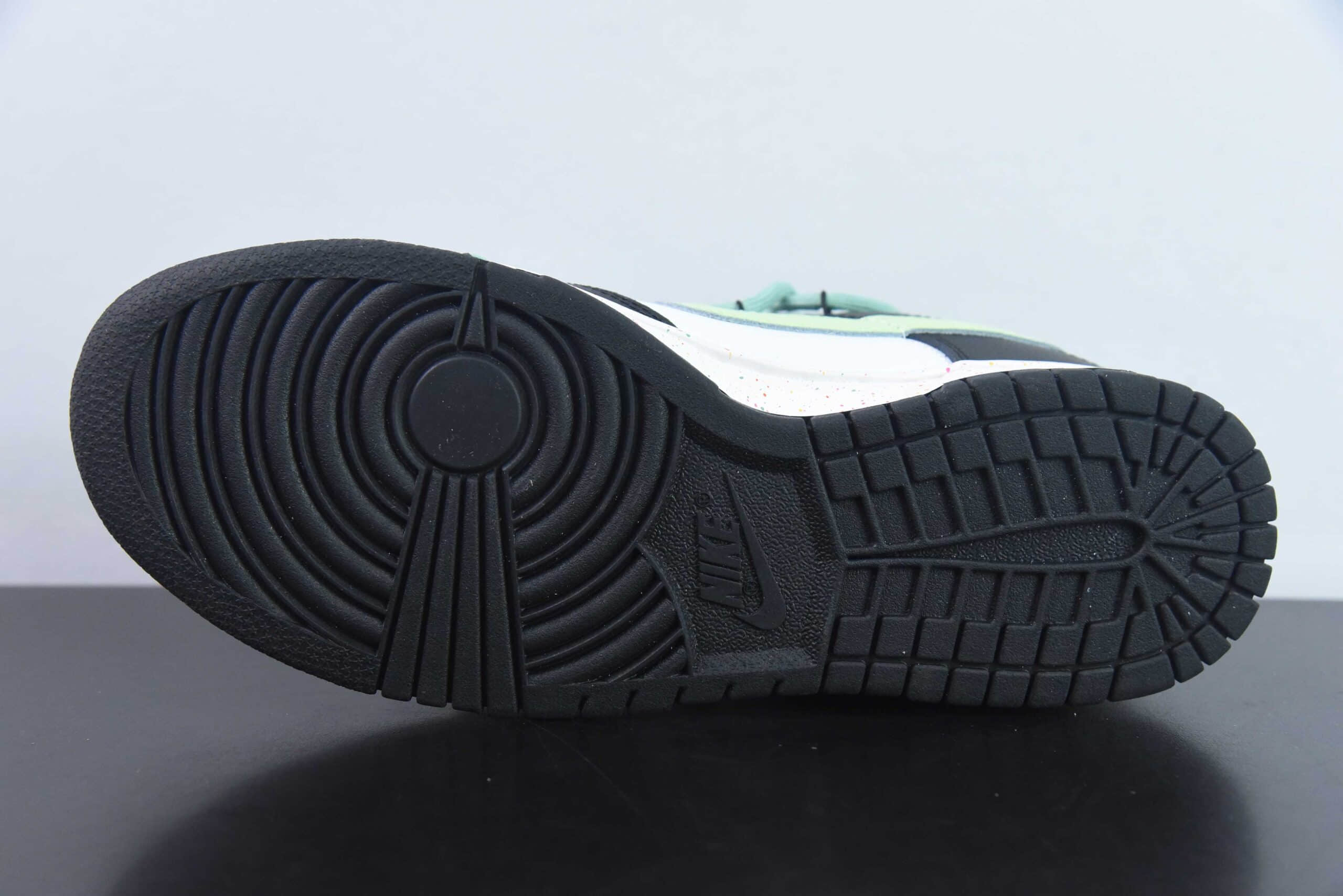 耐克Nike SB Dunk Low 解构活力三钩黑白绿SB低帮休闲滑板鞋纯原版本 货号：FD4623-152