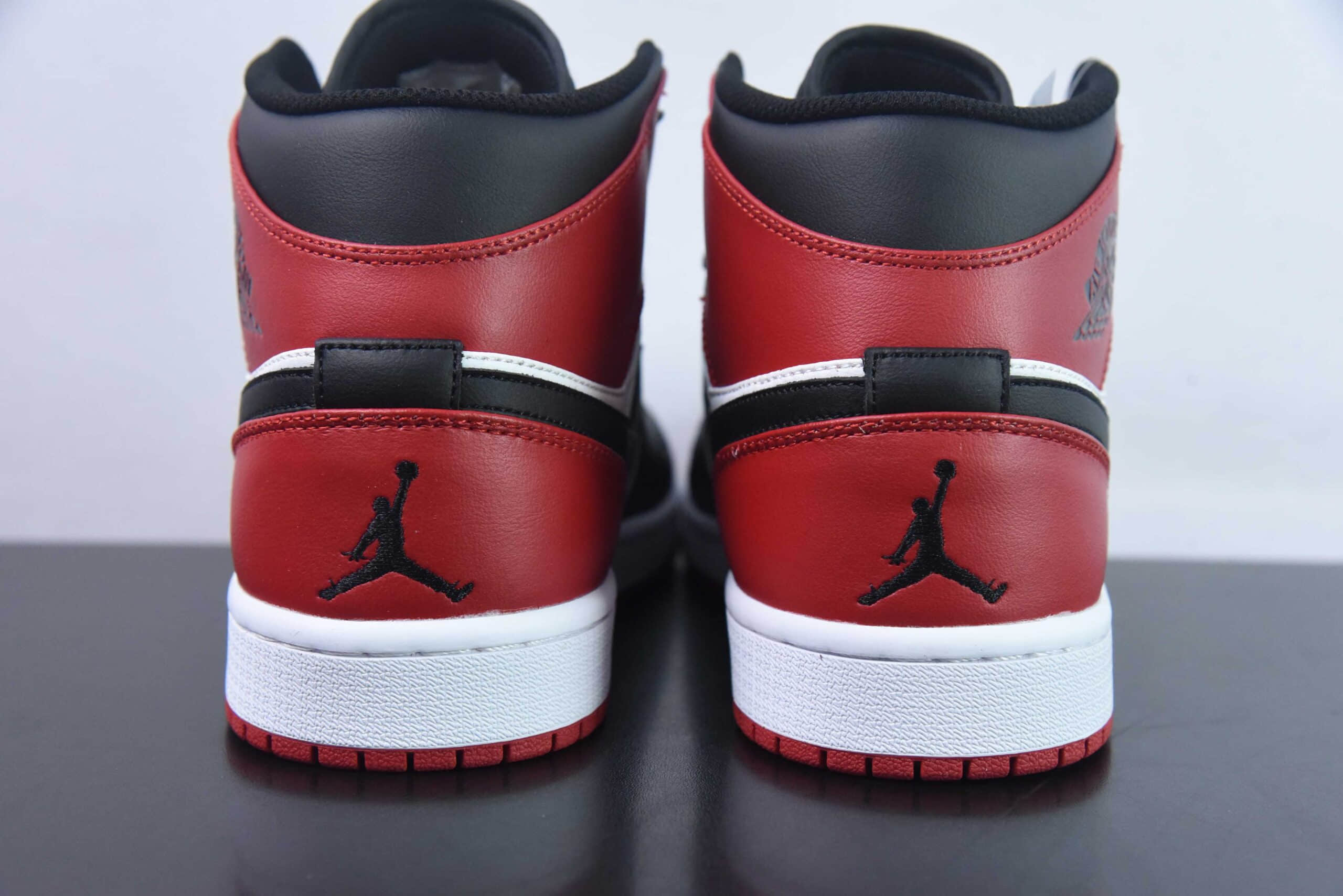 乔丹Air Jordan 1 Mid 新黑脚趾中帮运动篮球鞋纯原版本 货号：307383-102