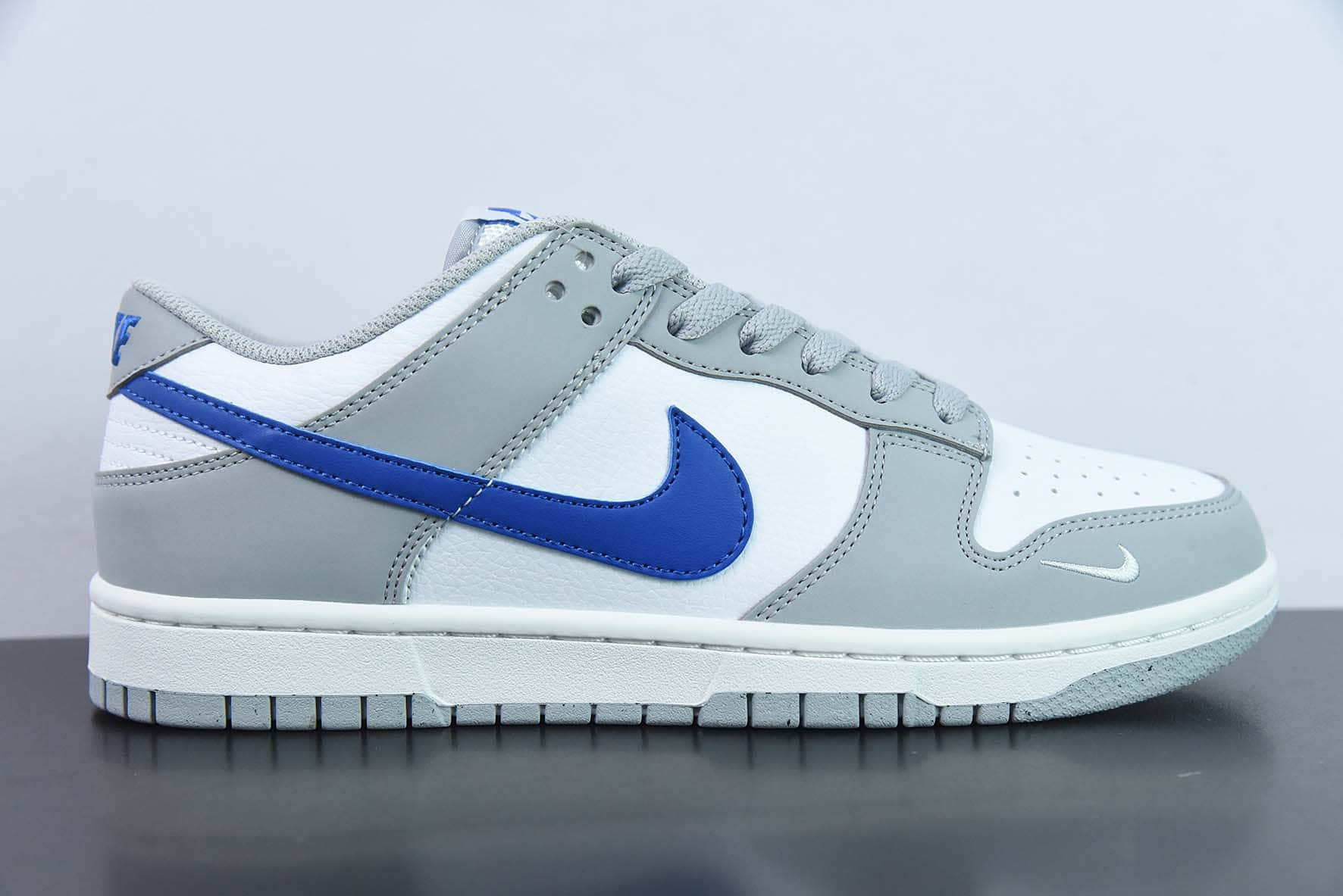 耐克Nike SB Dunk Low GSGreyWhiteRoyal灰白皇家蓝SB扣篮系列低帮休闲运动滑板板鞋纯原版本 货号：FN3878-001