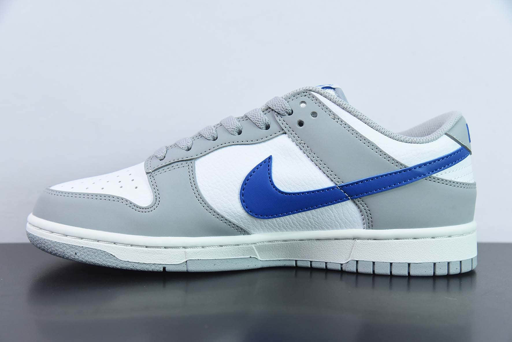 耐克Nike SB Dunk Low GSGreyWhiteRoyal灰白皇家蓝SB扣篮系列低帮休闲运动滑板板鞋纯原版本 货号：FN3878-001