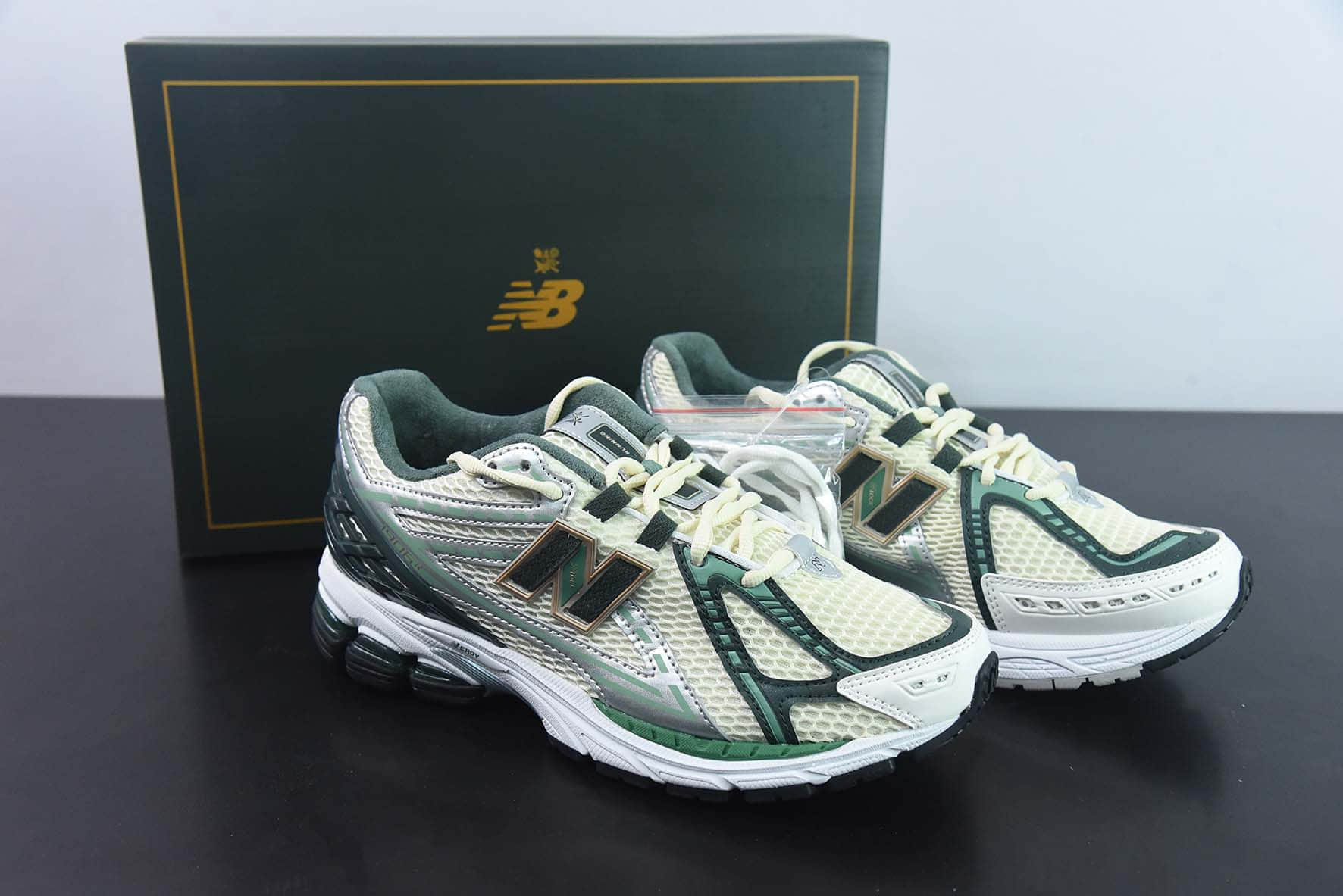 新百伦New Balance AIME LEON DORE × New Balance M1906联名白绿复古老爹鞋纯原版本 货号：M1906RL1 