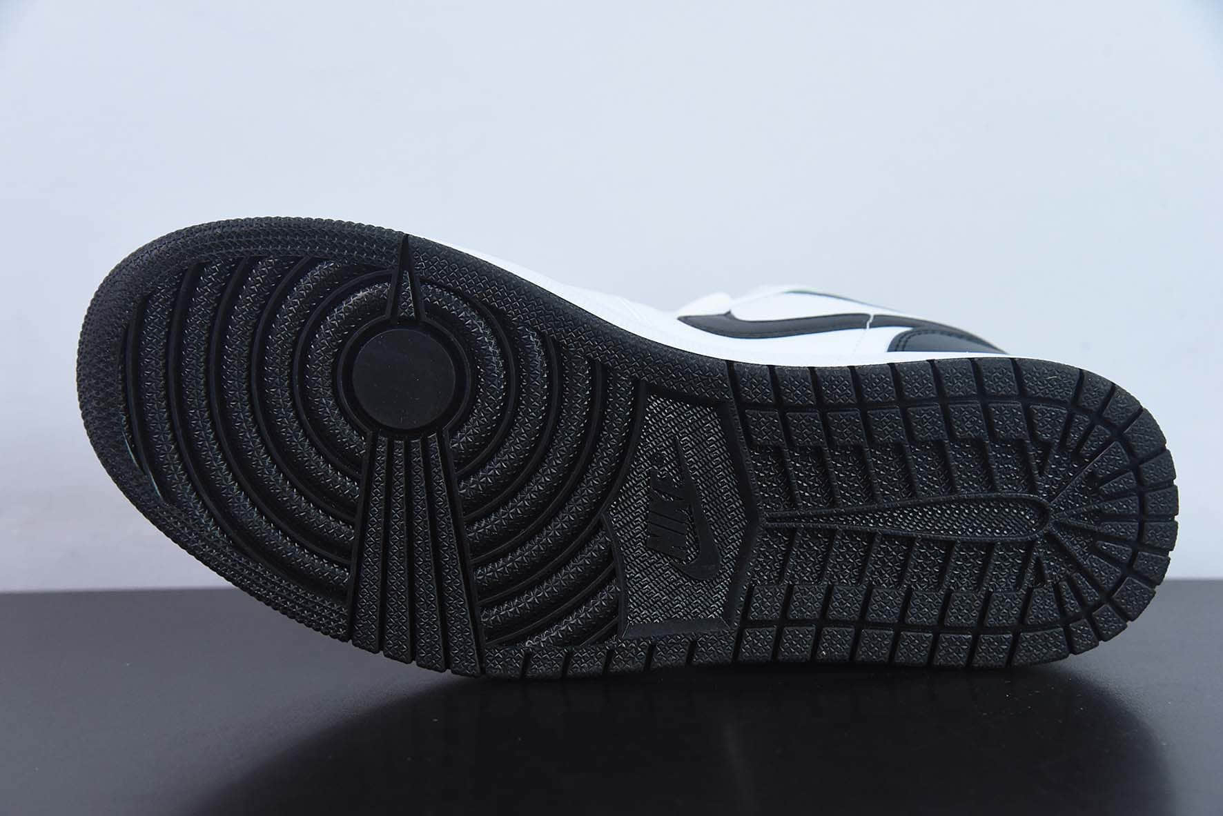 乔丹Air Jordan 1 Low AJ1白黑低帮篮球鞋纯原版本 货号：553560-132 