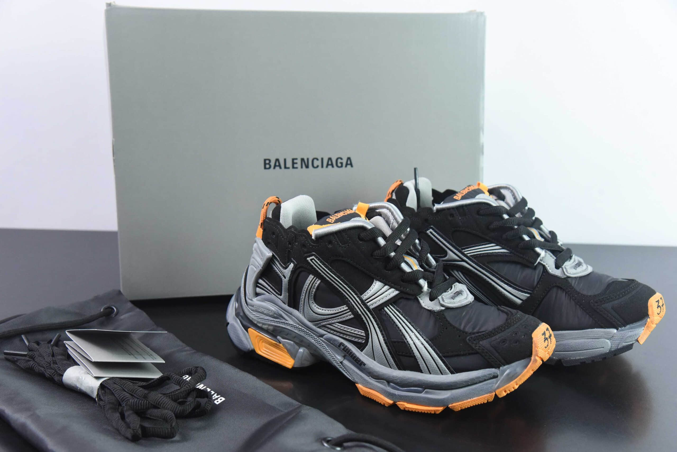 巴黎世家BALENCIAGARunner SneakerBlackGreyOrange2.0解构灰橙慢跑系列低帮复古野跑潮流姥爹风百搭休闲运动慢跑鞋纯原版本 货号：772774 W3RNY 4018