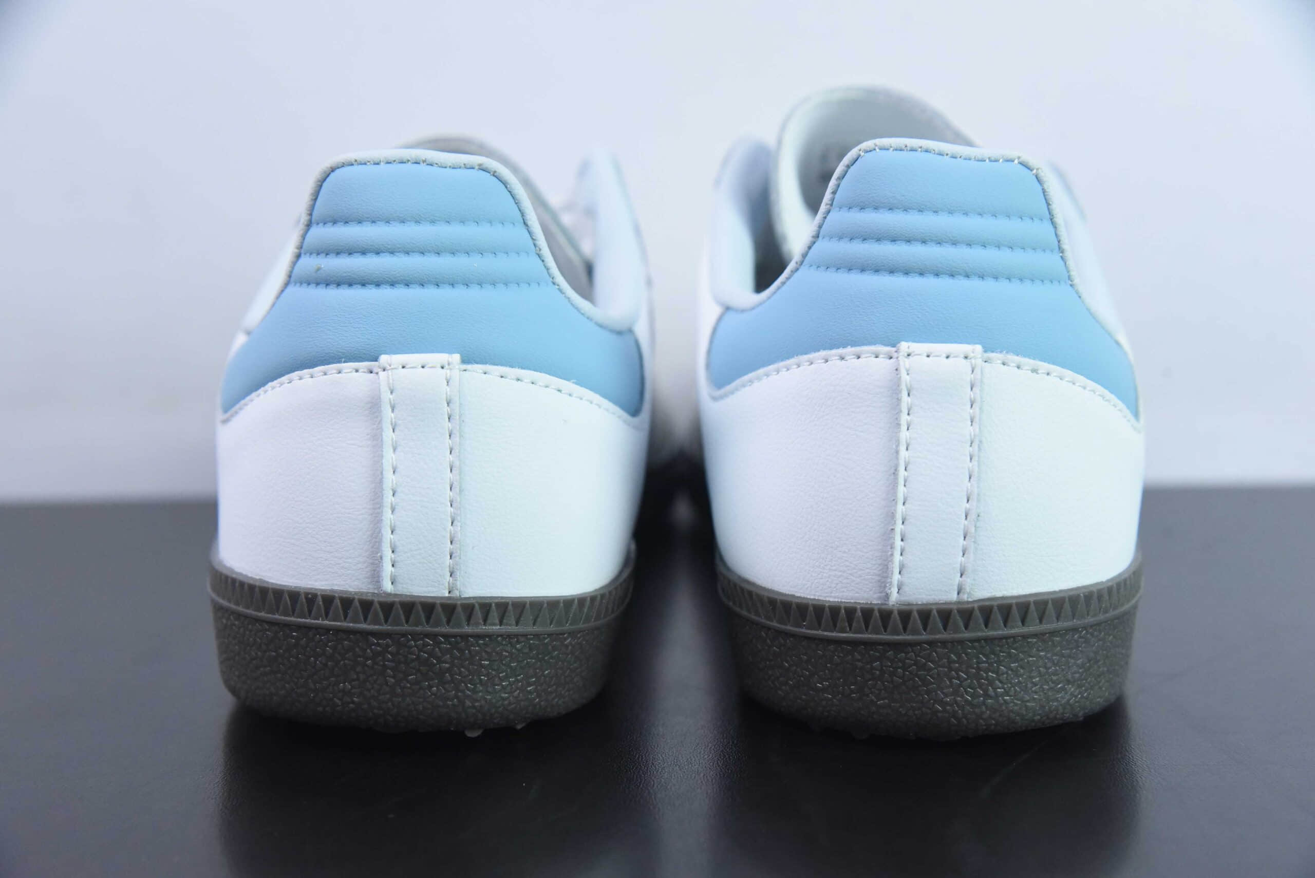 阿迪达斯Adidas Original Samba OG 阿迪达斯三叶草白淡蓝色桑巴系列德训百搭复古低帮板鞋纯原版本 货号：ID2055