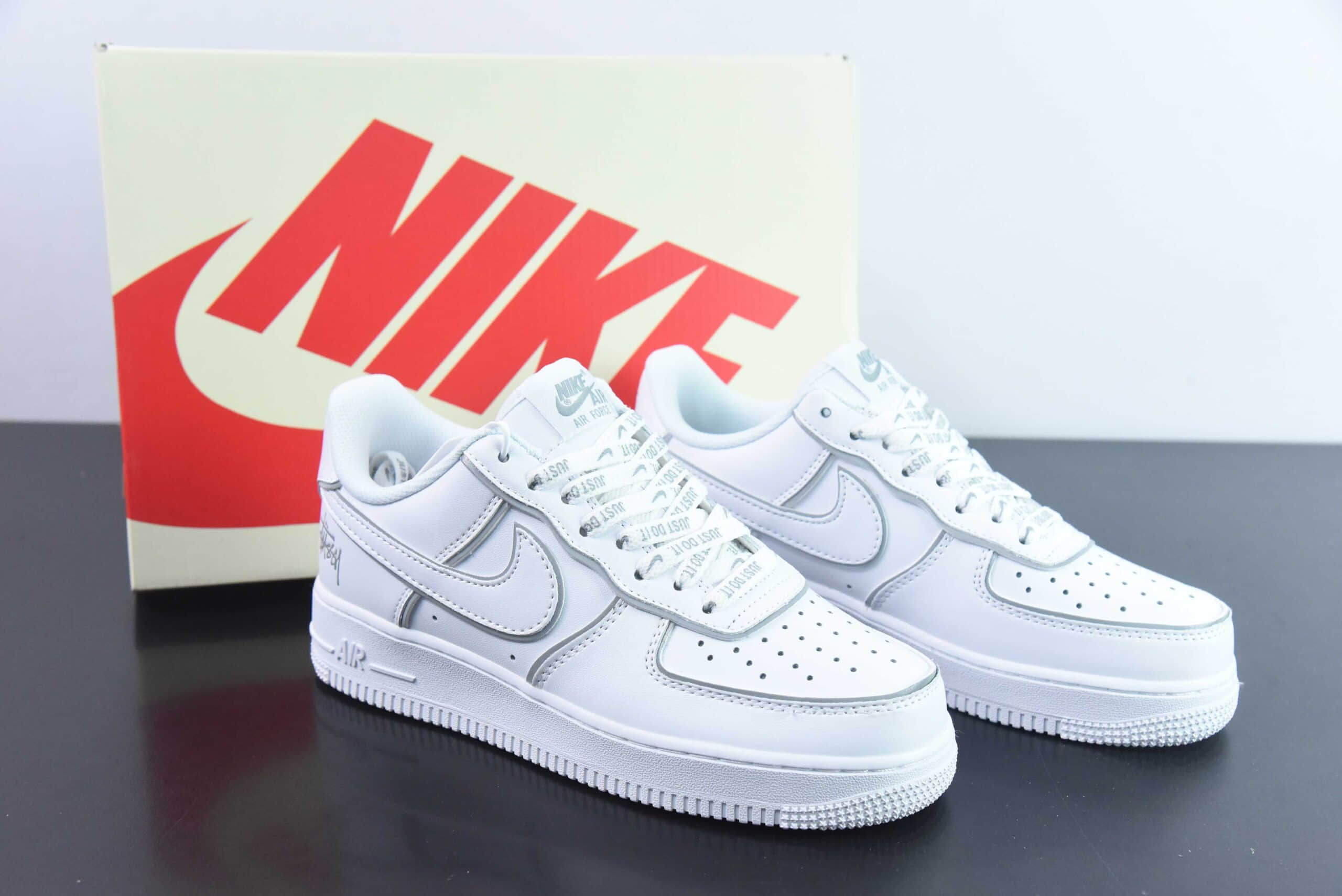 耐克Nike Stussyx Nike Air Force 1 Low 斯图西联名白银反光空军一号低帮休闲板鞋纯原版本 货号：BQ6426-019