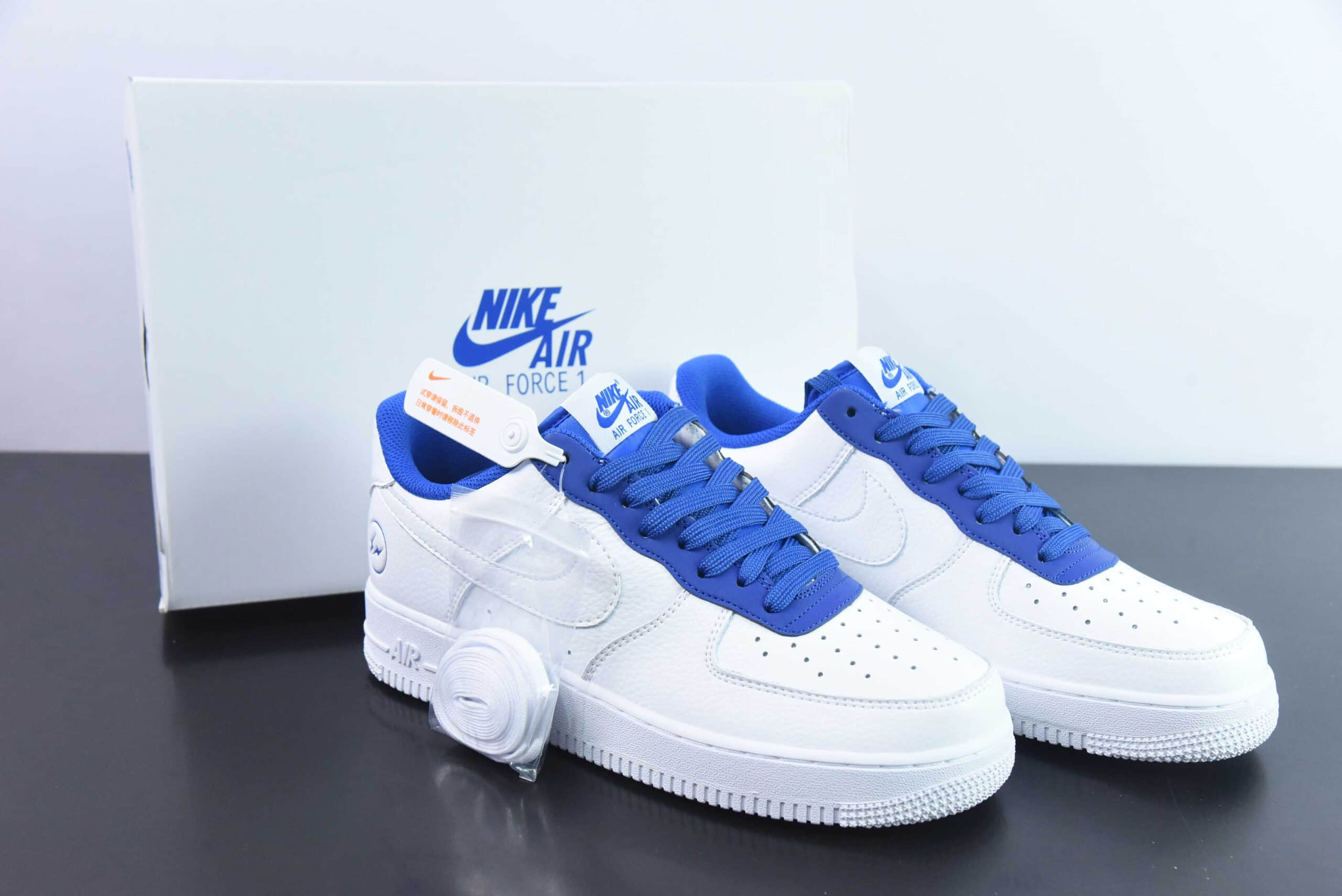 耐克Nike Fragment Design x Nike Air Force 1’07 LowFragment Design藤原浩主理品牌皮革白蓝藤原浩闪电空军一号经典低帮百搭休闲运动板鞋纯原版本 货号：TT0801-607