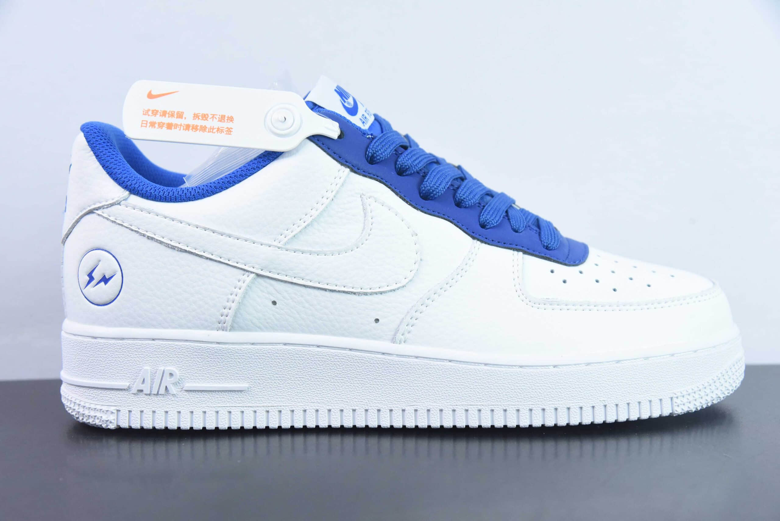 耐克Nike Fragment Design x Nike Air Force 1’07 LowFragment Design藤原浩主理品牌皮革白蓝藤原浩闪电空军一号经典低帮百搭休闲运动板鞋纯原版本 货号：TT0801-607