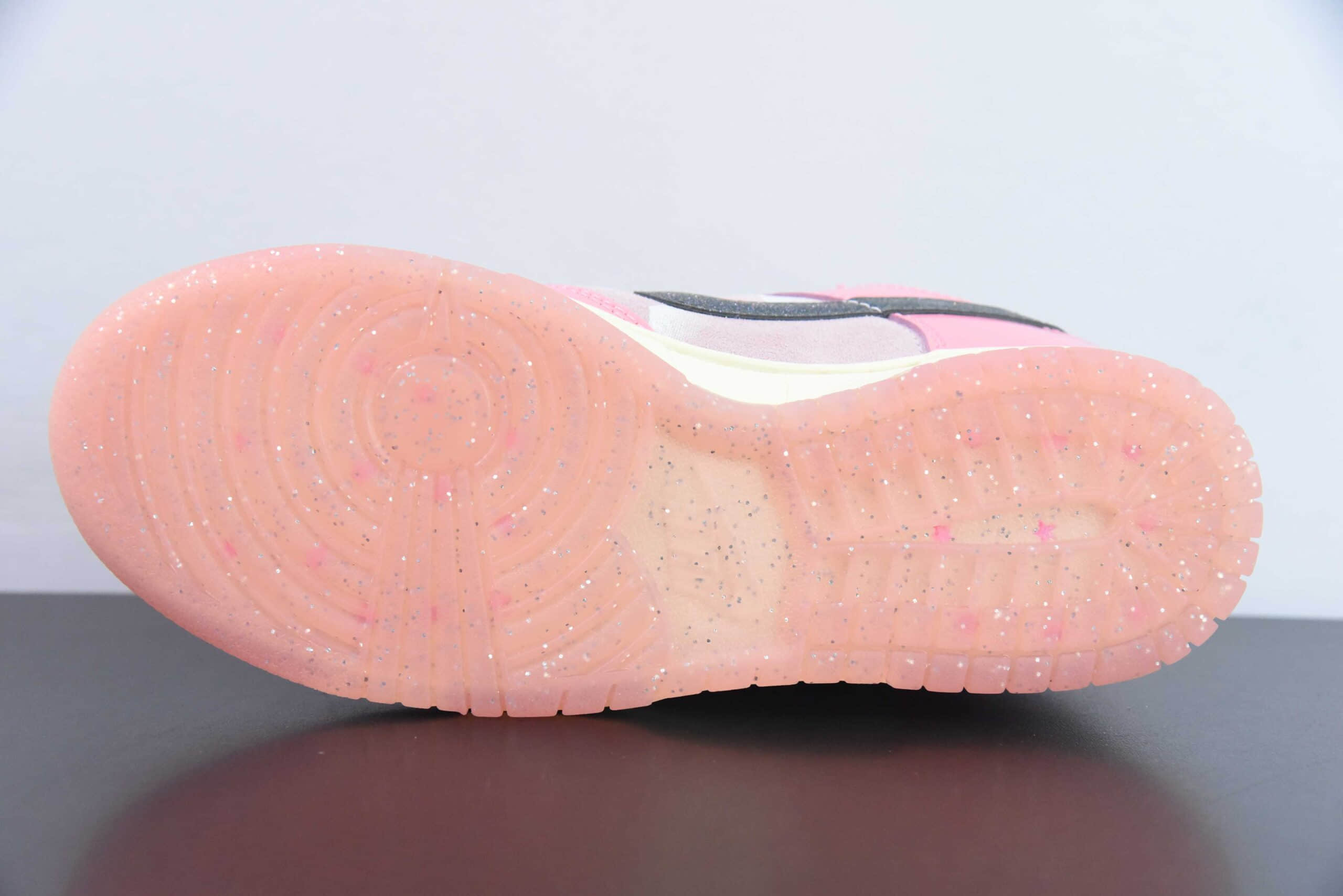 耐克Nike SB Dunk Low “Hot Punch and Pink Foam芭比粉星星印花SB低帮休闲滑板鞋纯原版本 货号：FN8927-621 